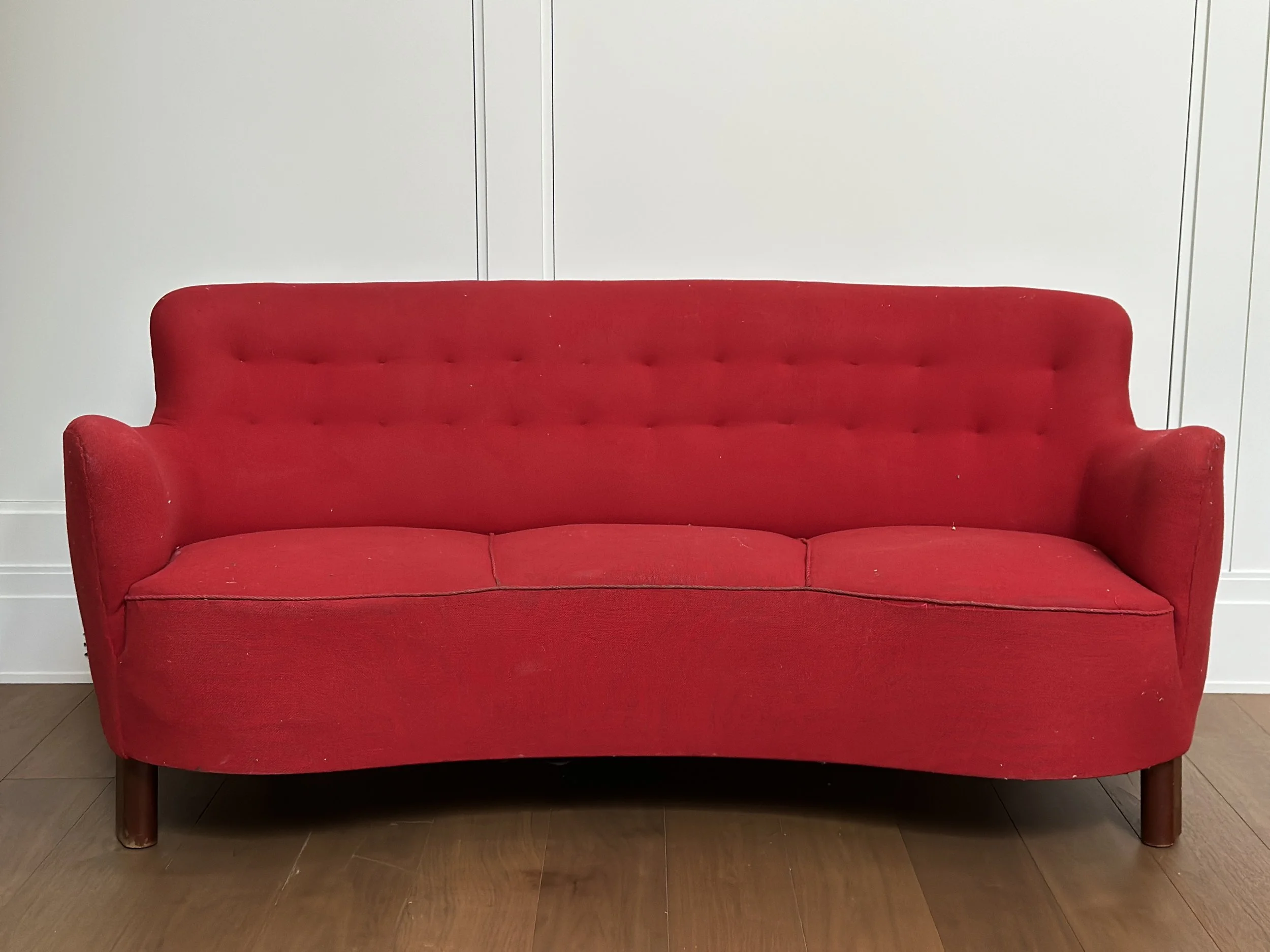 Rare Curved Fritz Hansen 1669 Three-Seater in Original Upholstery 68 x 31 1/2 x 29-34 inches deep Ready for new upholstery
