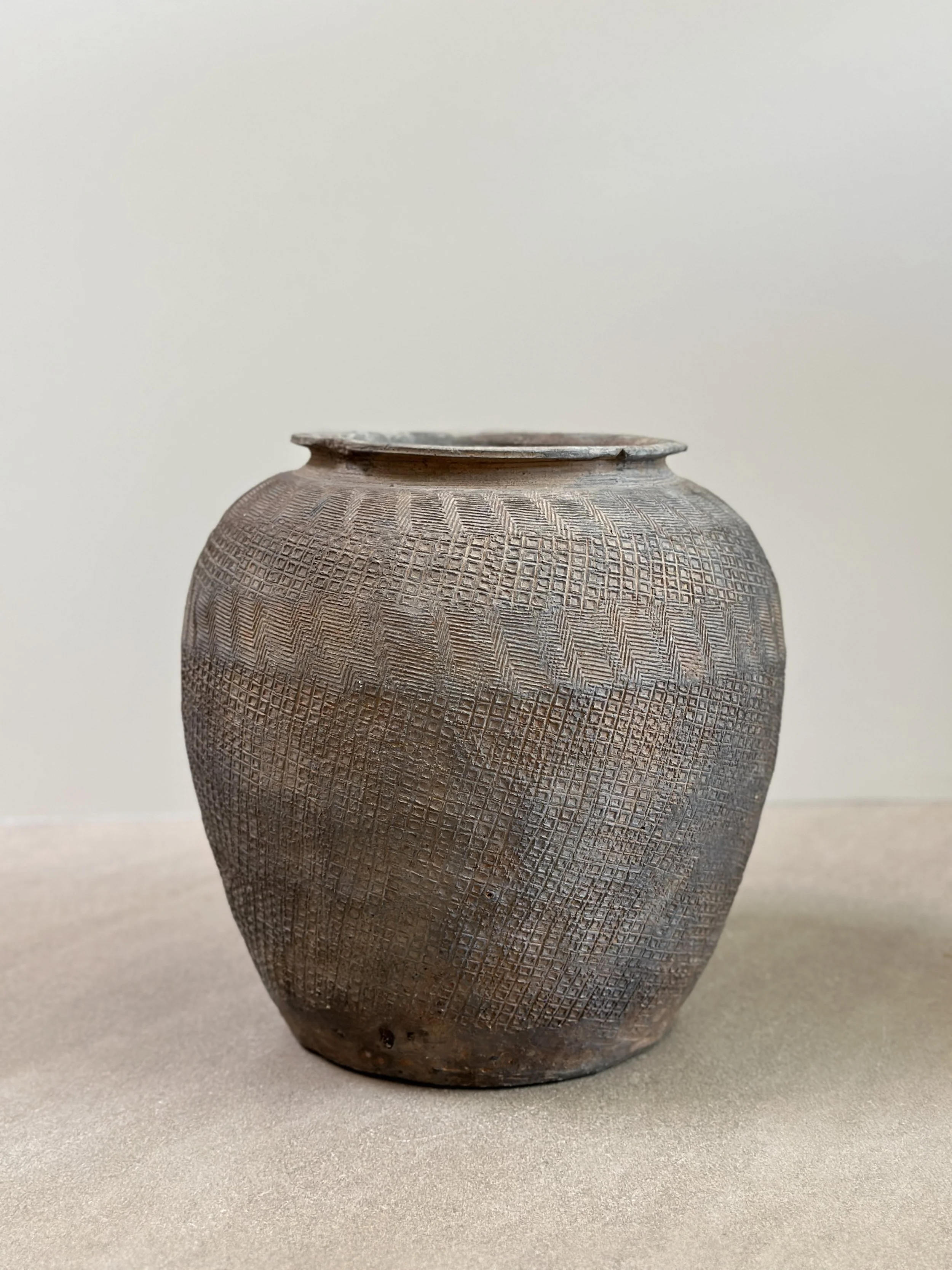 Han Dynasty Pot with Etched Details