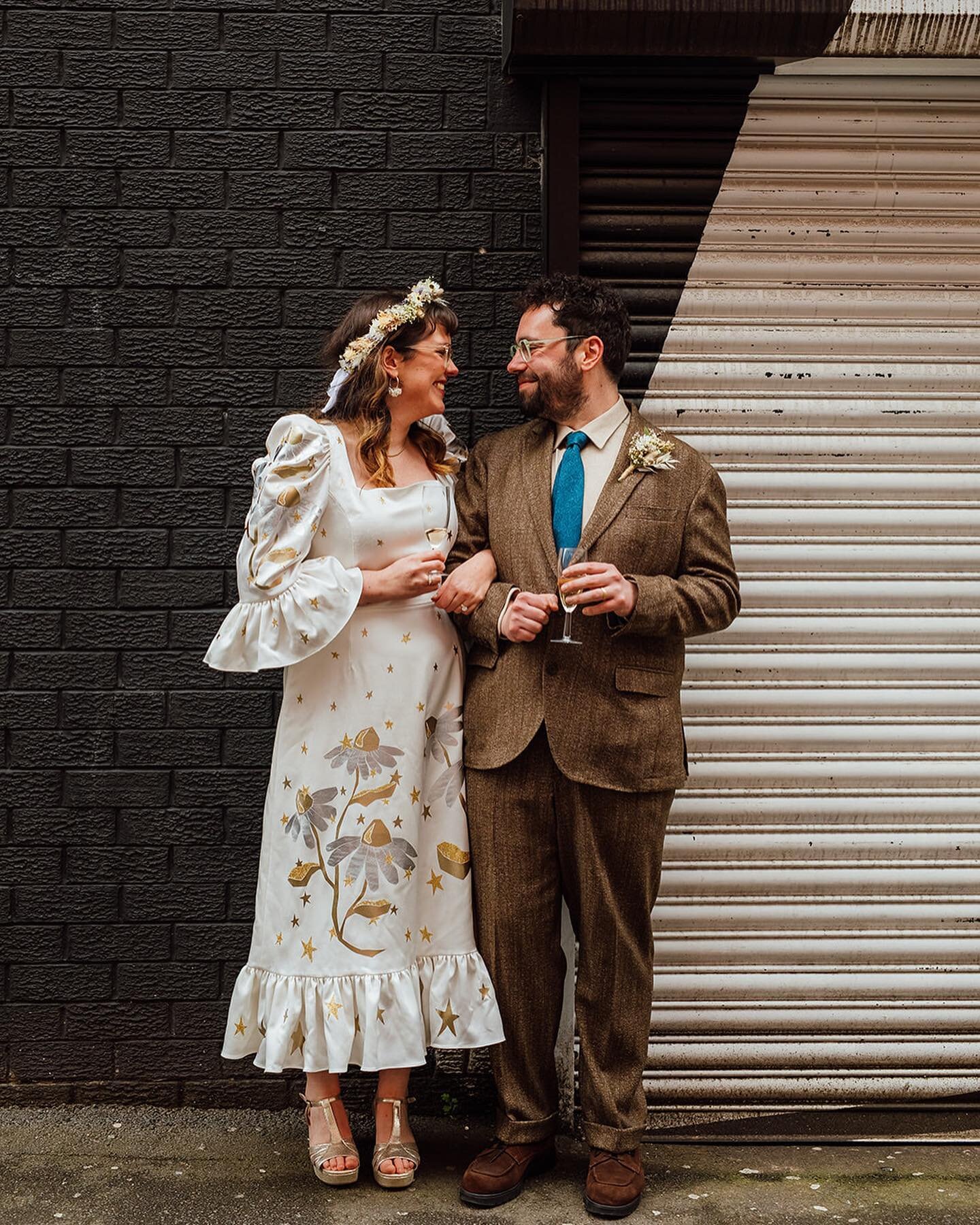 Daisy + Adam part 1 because why not 2 parts ey? Blooming marvellous day at @trafalgarwarehouse which was absolutely perfect for this cute little pair 😍✨🌞 
@marybensonwedding 
@weareblosm 
@wildwoodpaper 
.
.
.
.
.
.
.
.
.

#elliegraceweddings #shef