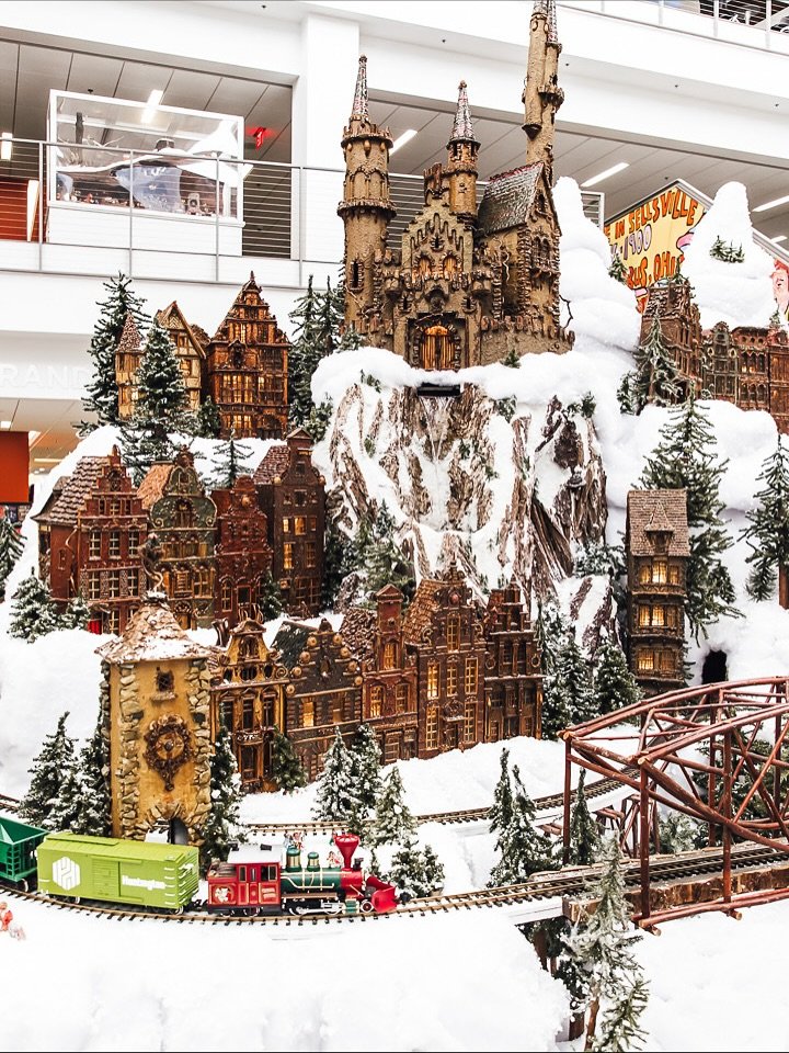 We&rsquo;re excited to share that the @columbuslibrary is joining the fun this year! 

Stop by during the Day of Discovery on Saturday, December 6 to enjoy: 

📚 10% off at the Library Store
🚂 The iconic Huntington Holiday Train
☕️ Winter-themed dri