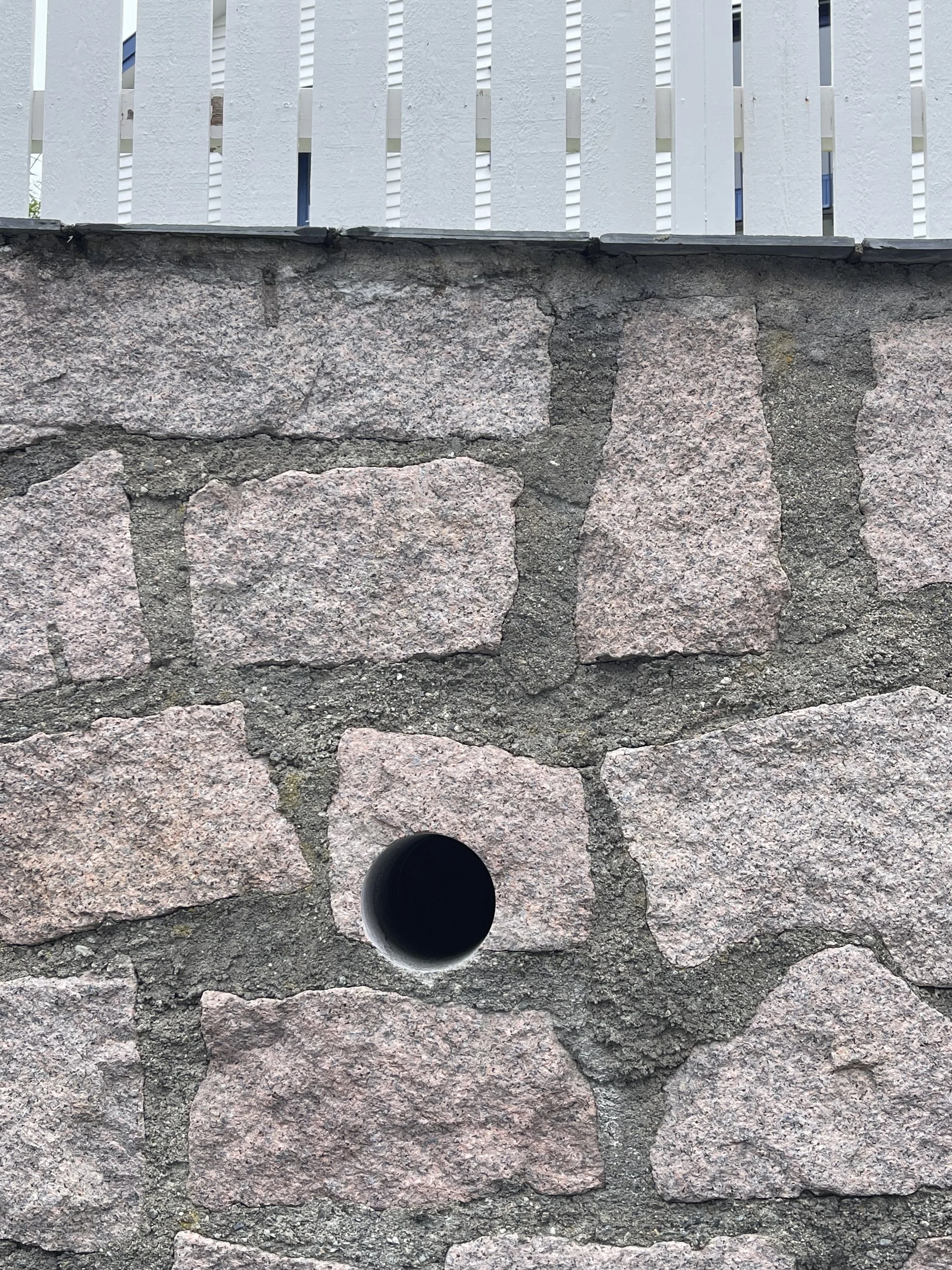  Kjerneboring gjennom steining betong for lufteluke 