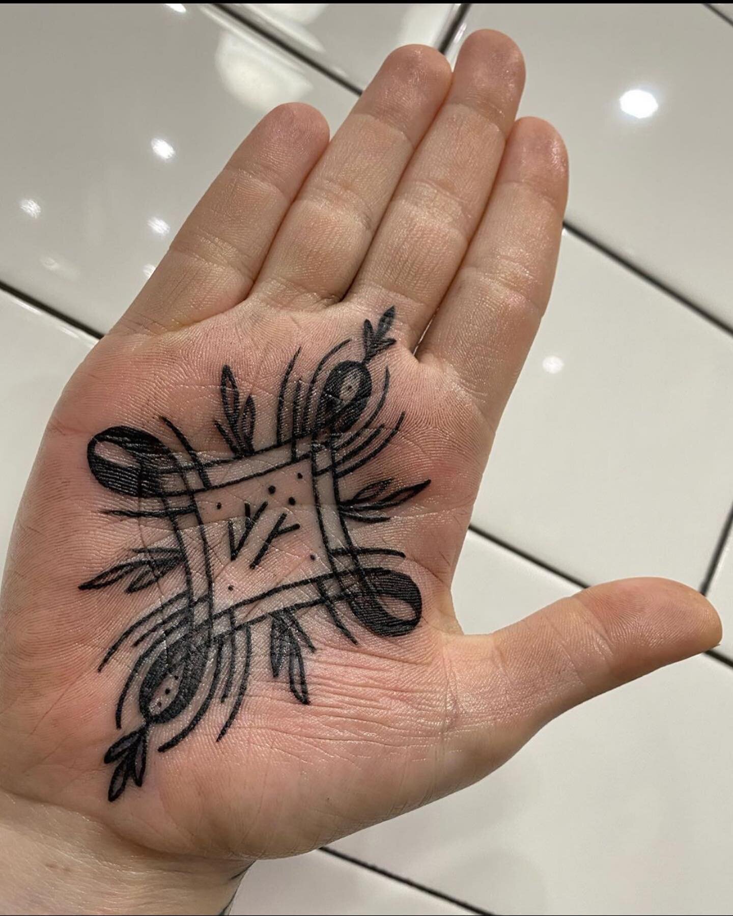 Ouch! Would you ever get a palm tattoo? Let us know in the comments below! Clean design on one of our BBTC members by @marissa.tattoo ! 
#palmtattoo #linework #bostonbarbertattooco #bostonbarber #bostontattoo #bostontattooartist #bostontattooshop #gi