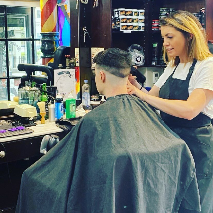 Gina has openings today! She&rsquo;s here from 9-5 so hit that book now button and she will see you soon!! We will be short handed this week so get in for your 4th of July cut 🇺🇸 🎇🕶 and don&rsquo;t miss out!
#bostonbarber 
#4thofjuly 
#fireworks 