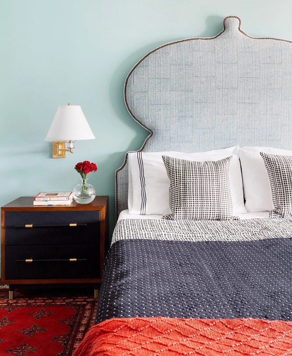 For the love of form, color and nostalgia ❤️❤️❤️
#masterbedroom #suttonplace 
📸 @dwangphoto #ritikabhasindesign @ritikabhasindesign 
.
.
.
.
.
.
.
#masterbedroom #eclectichome #statementheadboard #customdesign #antiquerugs #tealbedroom #tealandred #