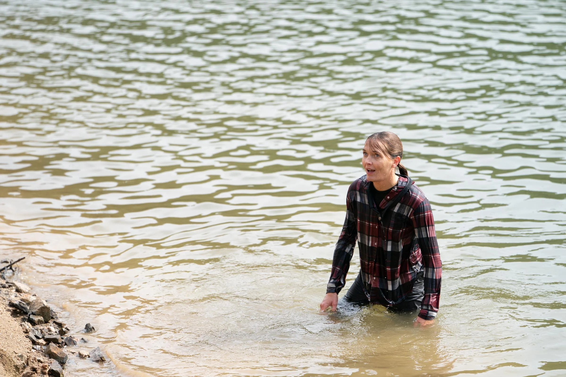 Victoria Pendleton swims to shore after the backwards dive Episode 1 - Courage Minnow Films / Channel 4
