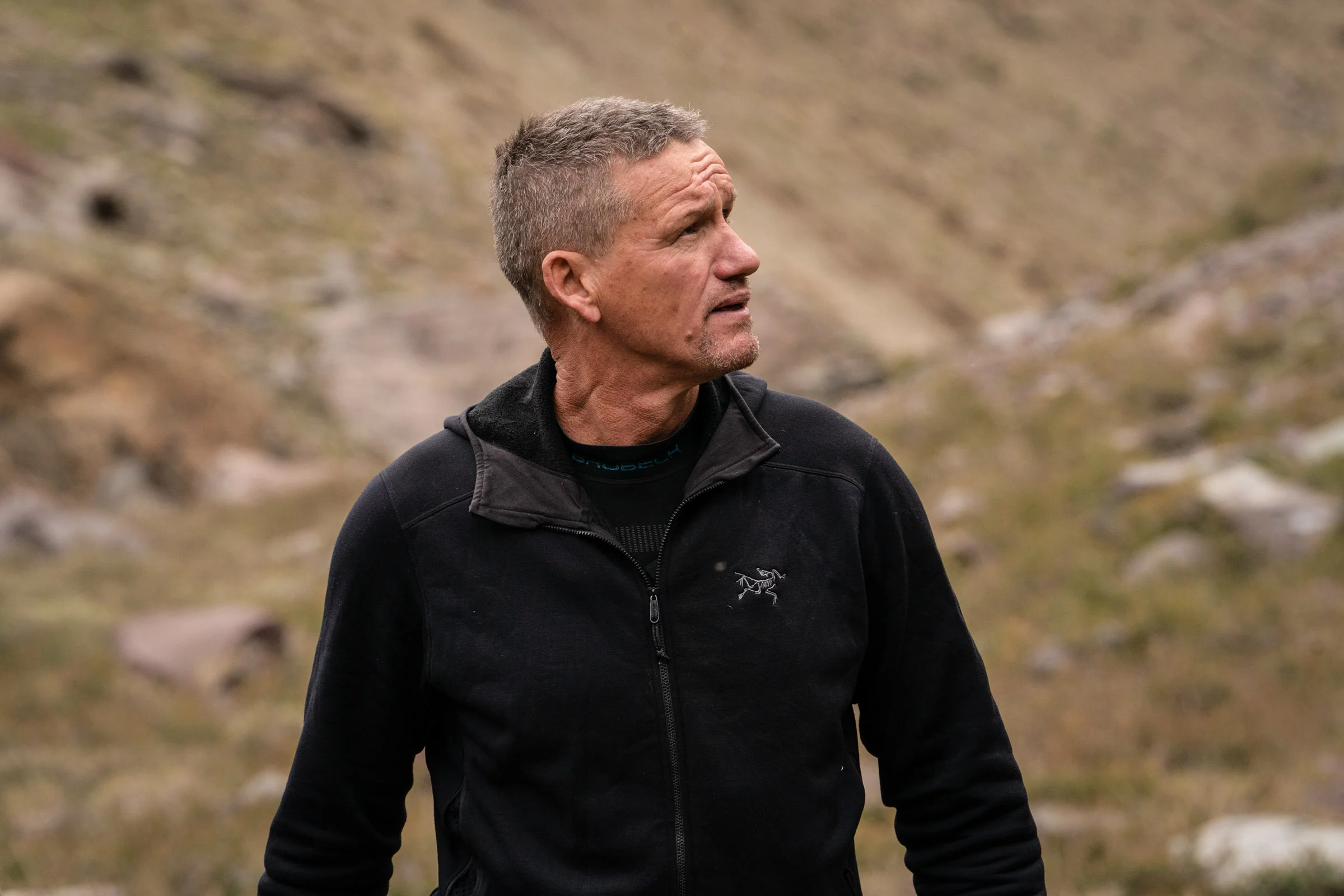 DS Billy Billingham gives instructions to the recruits before their ascent of Jabba Wall Episode 2 Minnow Films / Channel 4