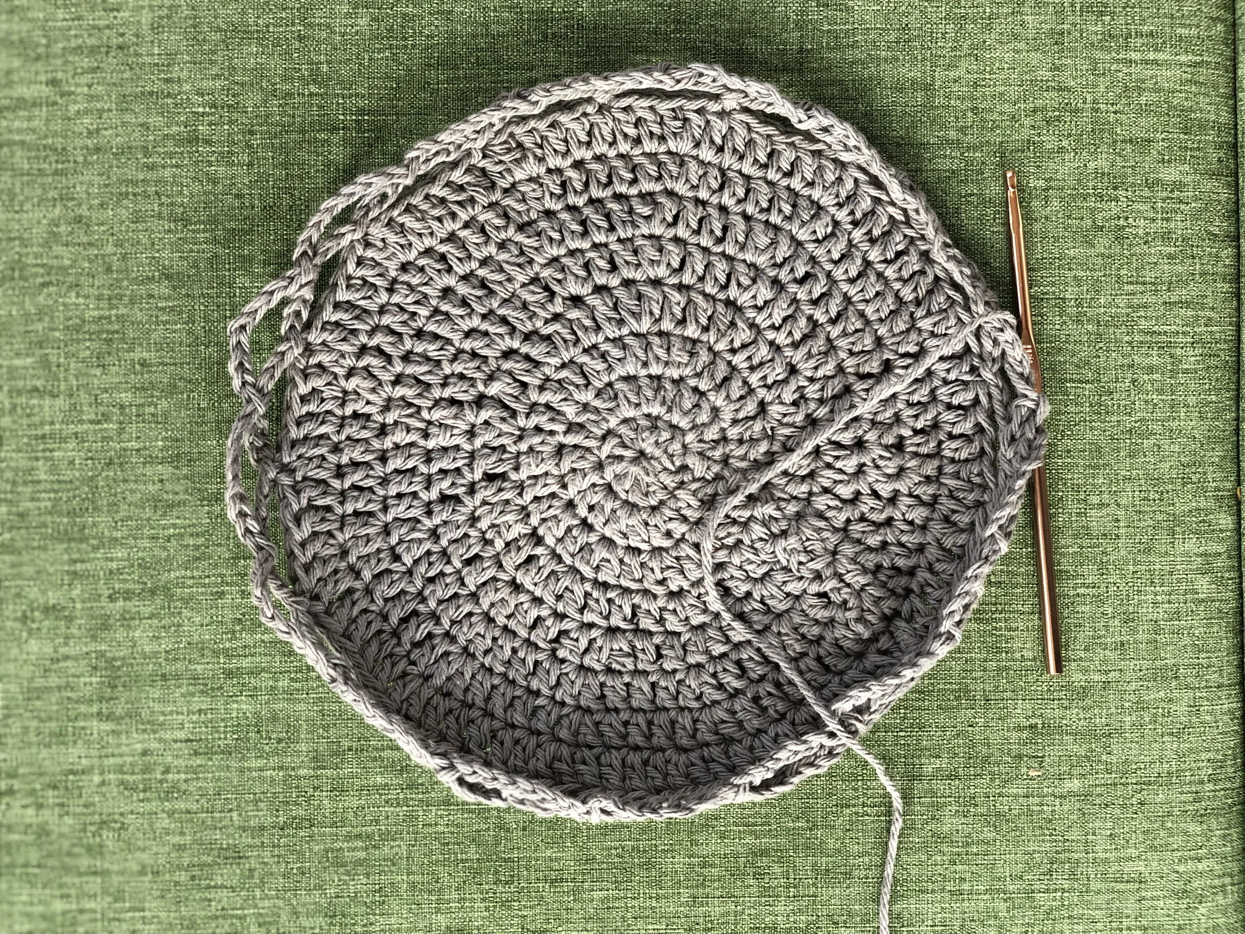 Bag base and beginning of netting