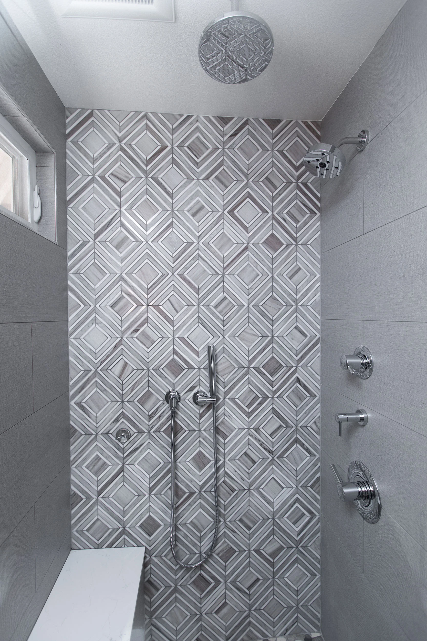 Bathroom-Interior-Design-Villa-Park-03.jpg