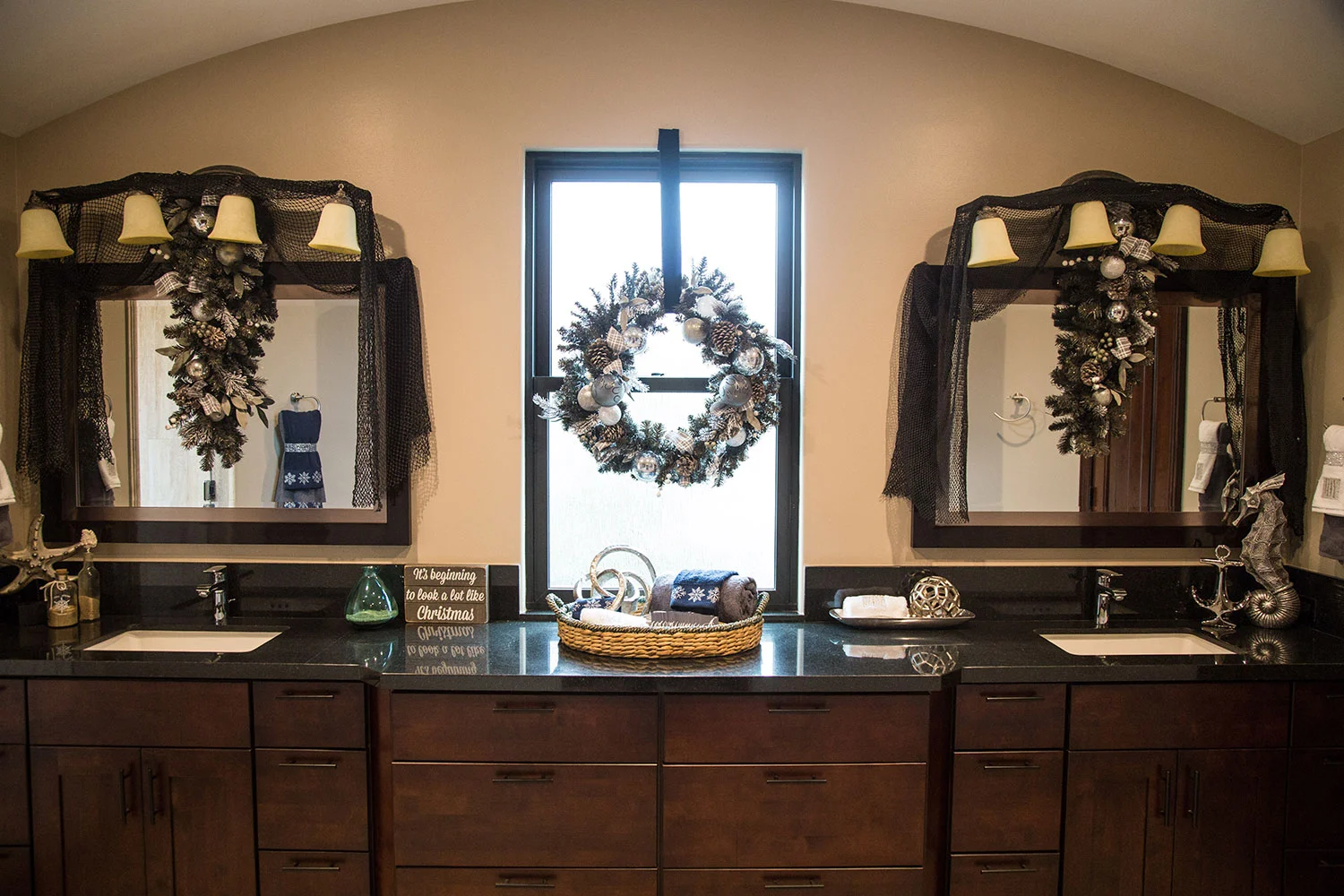 Holiday-Interior-Design-Orange-County-23.jpg