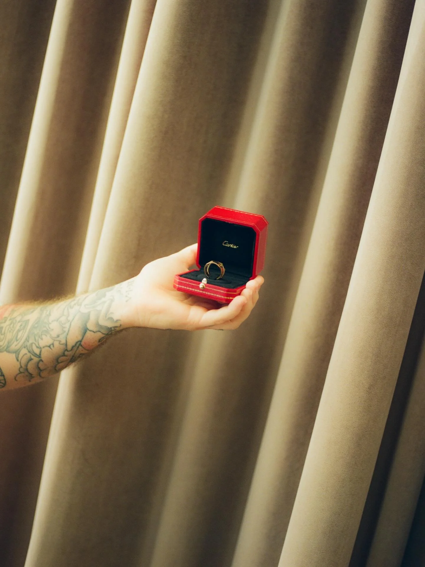 Still here and still loving shooting weddings ❤️