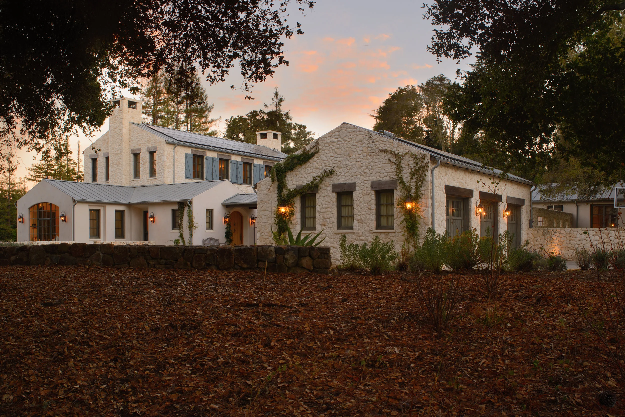  A private family estate on 4 acres in Woodside, California.   Project Architect: Danielle Wyss (while in association with FGY Architects)   Image © Bernardo Grijalva Photography 