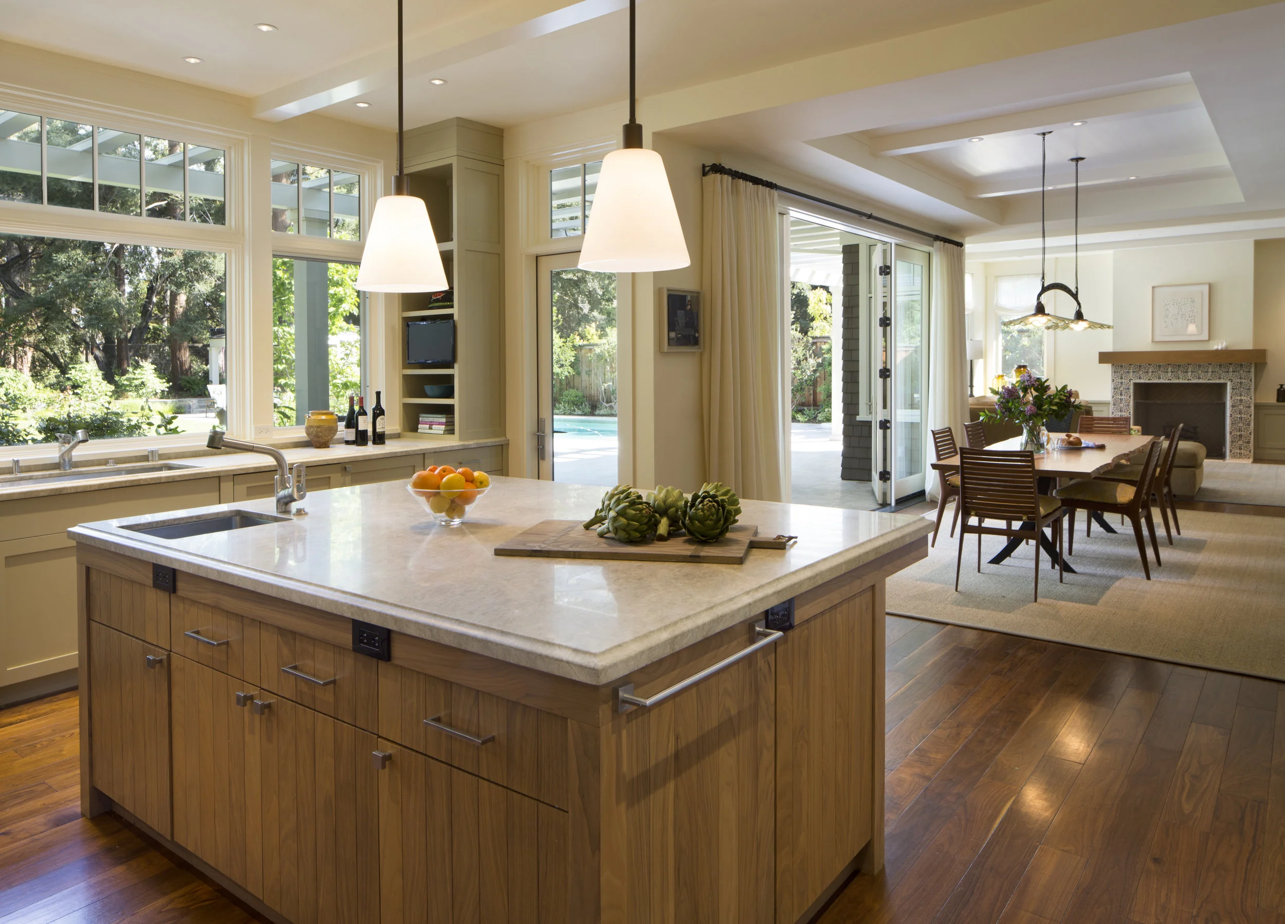 Kitchen view looking toward Breakfast and Family Rooms