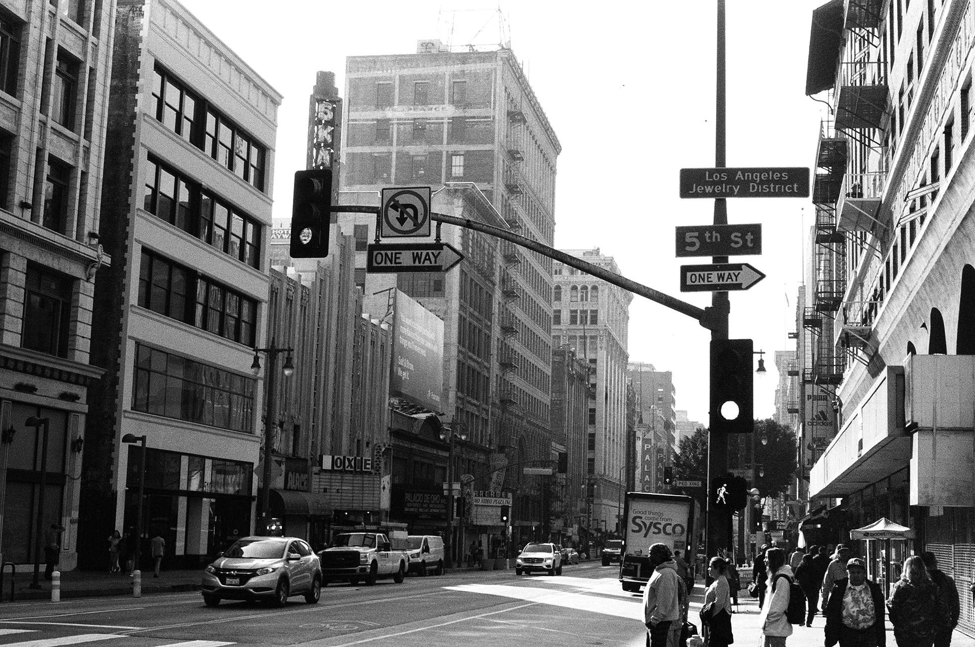 Downtown. Pentax K1000. Kodak Tri-X 400. Fletcher Berryman 2018.