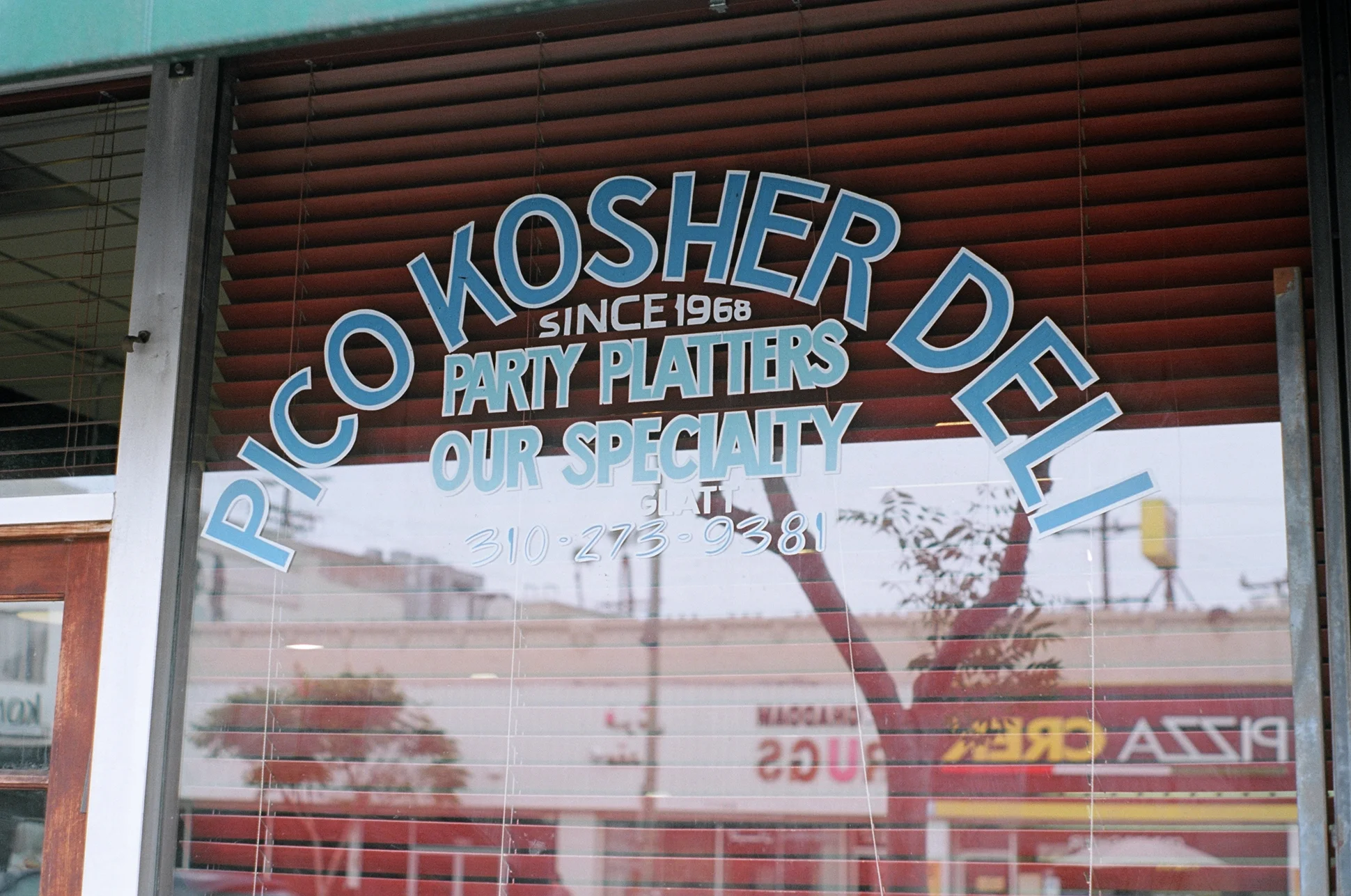 Pico Kosher Deli . Kodak Portra 400. Pentax K1000. Fletcher Berryman 2019.