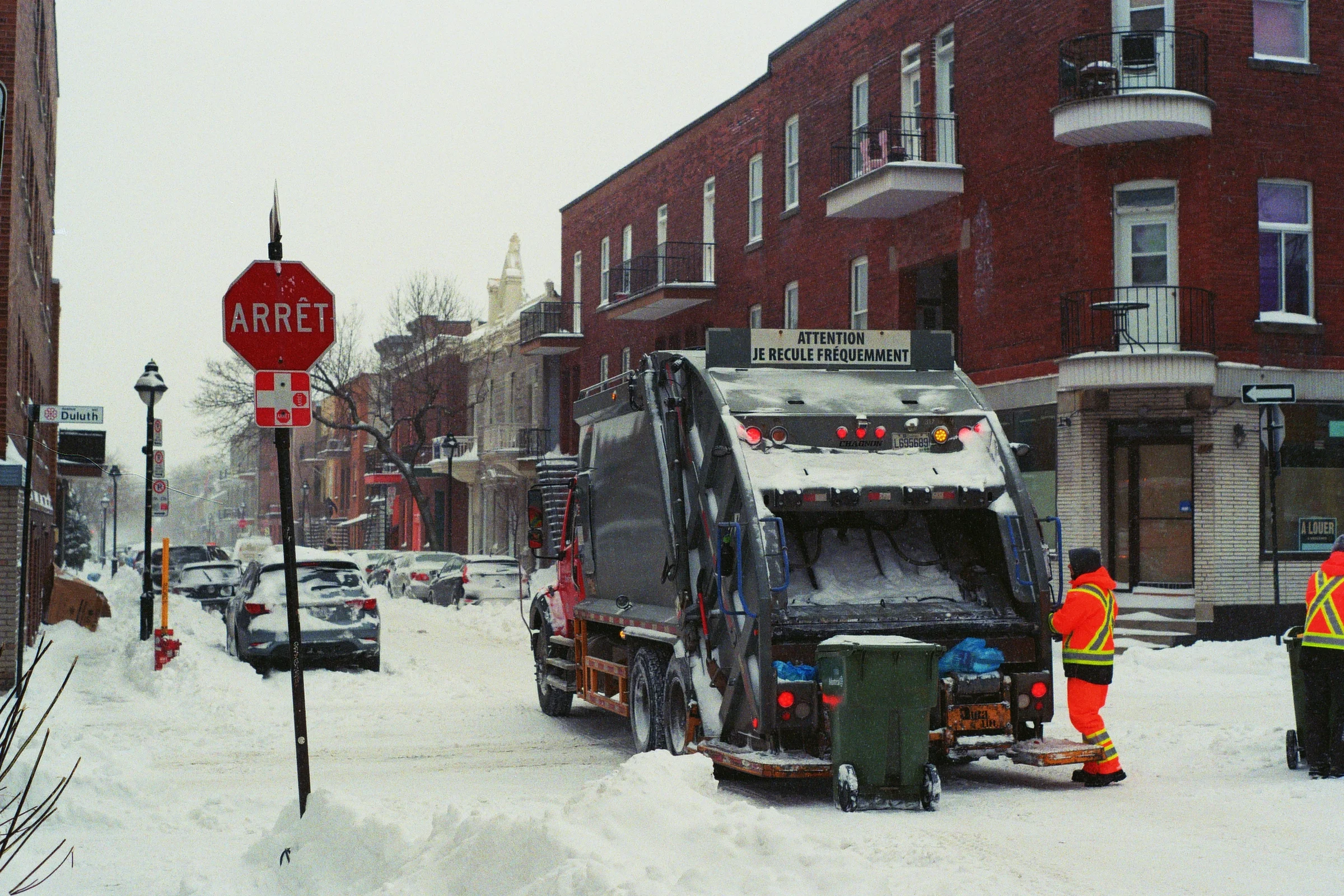 Life goes on undeterred by the cold. Kodak Ultra Max 400. Pentax K1000. Fletcher Berryman 2019.