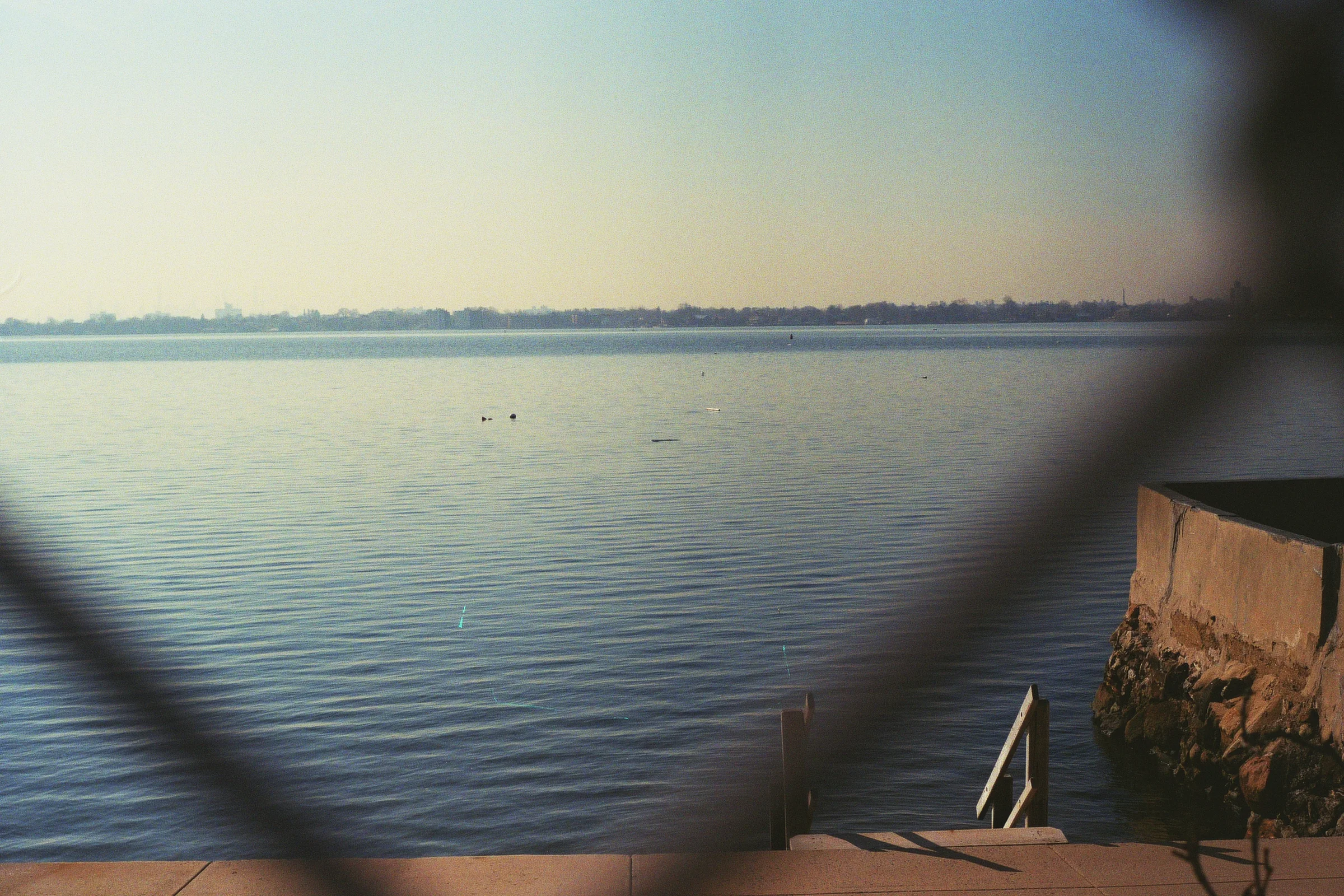 Peeking through the chain-link fench to see what this private beach is all about. Kodak Ultra Max 400. Pentax K1000. Fletcher Berryman 2019.
