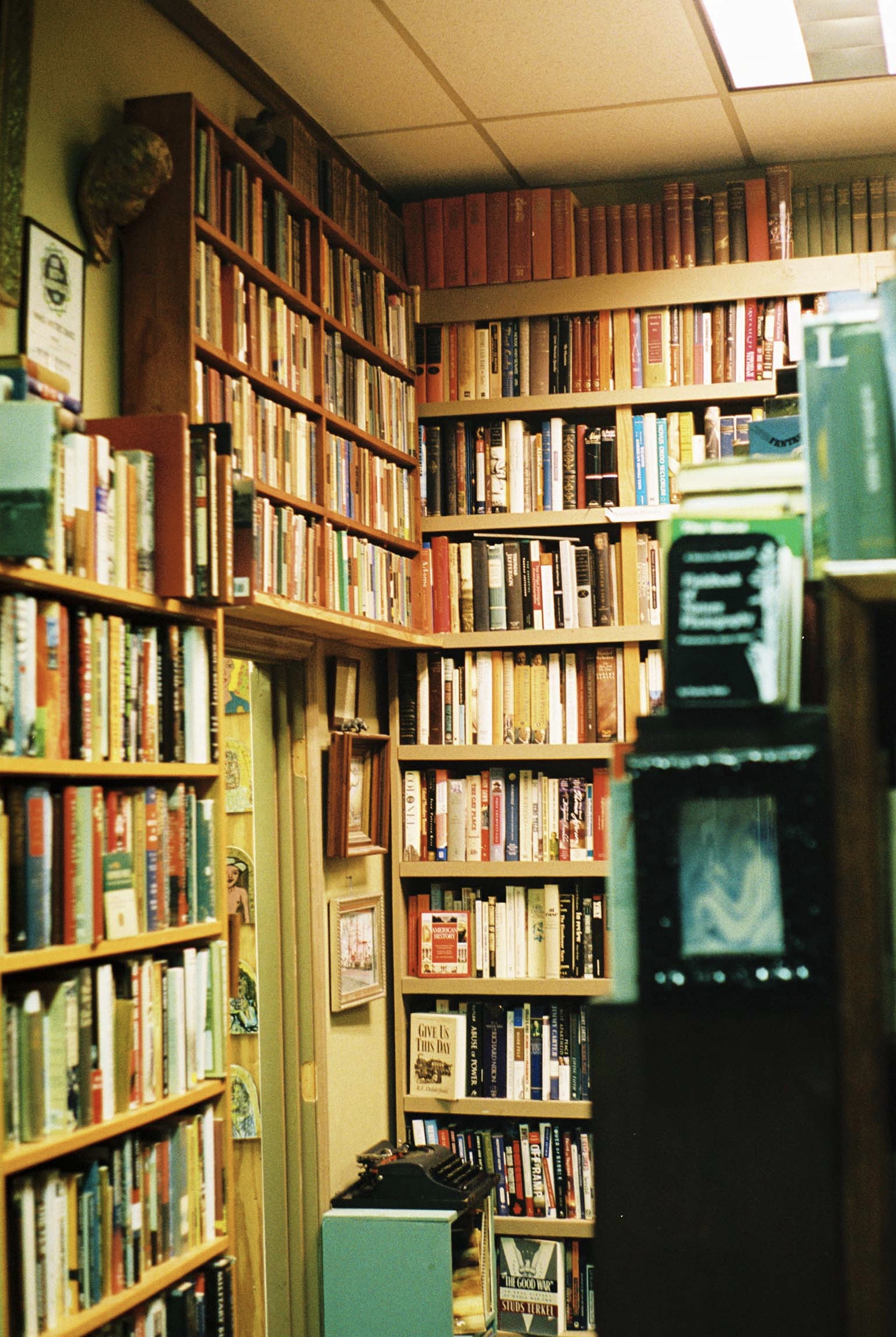 Rhino Books. Nashville, Tennessee. Kodak Ultra Max 400. Pentax K1000. Fletcher Berryman 2019.
