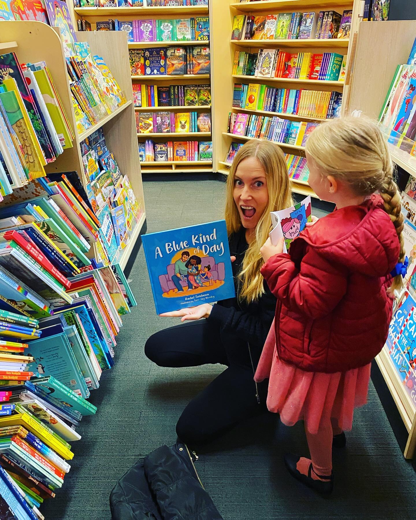 Spotted in the wild!!! Always such a surreal moment as an author to see your book in a local book store @dymocksbooks @dymockshayst 

I&rsquo;ve received some absolutely beautiful reviews #imnotcryingyourecrying (link to my page below where you can s