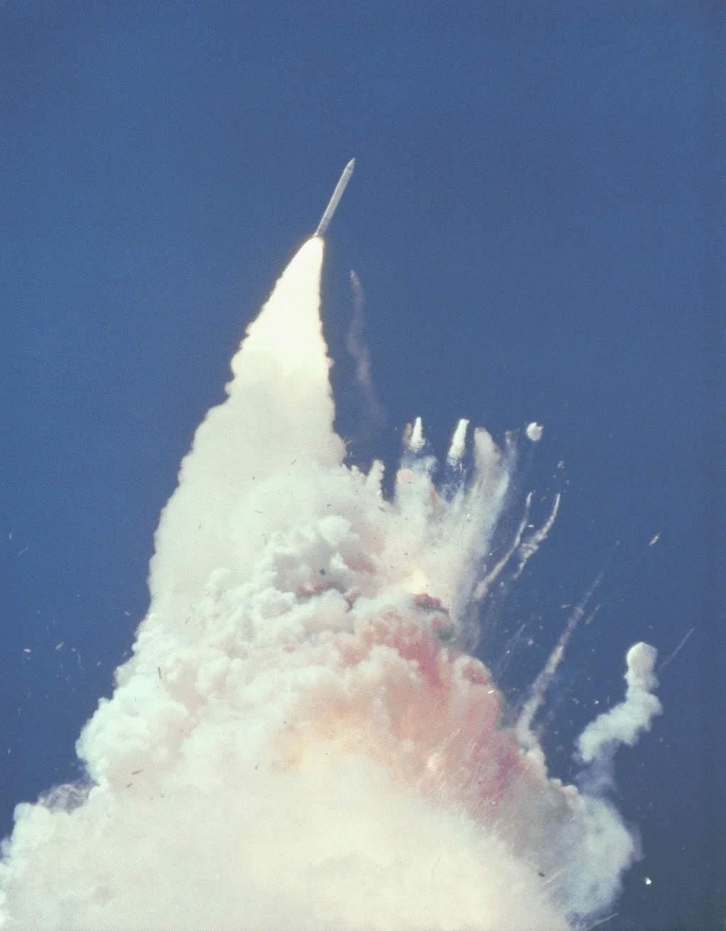 The shuttle Challenger explodes. [Source: Wikimedia Commons]