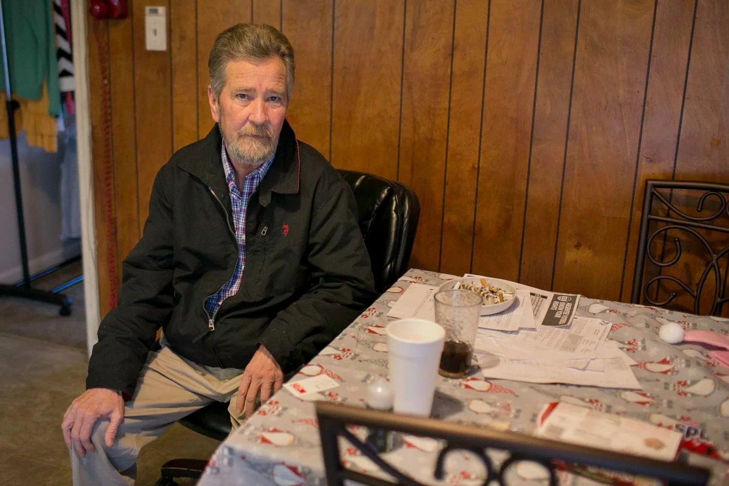 Leslie McCrae Dowless sits in his kitchen in Bladenboro, N.C. [Justin Kase Conder/For The Washington Post]