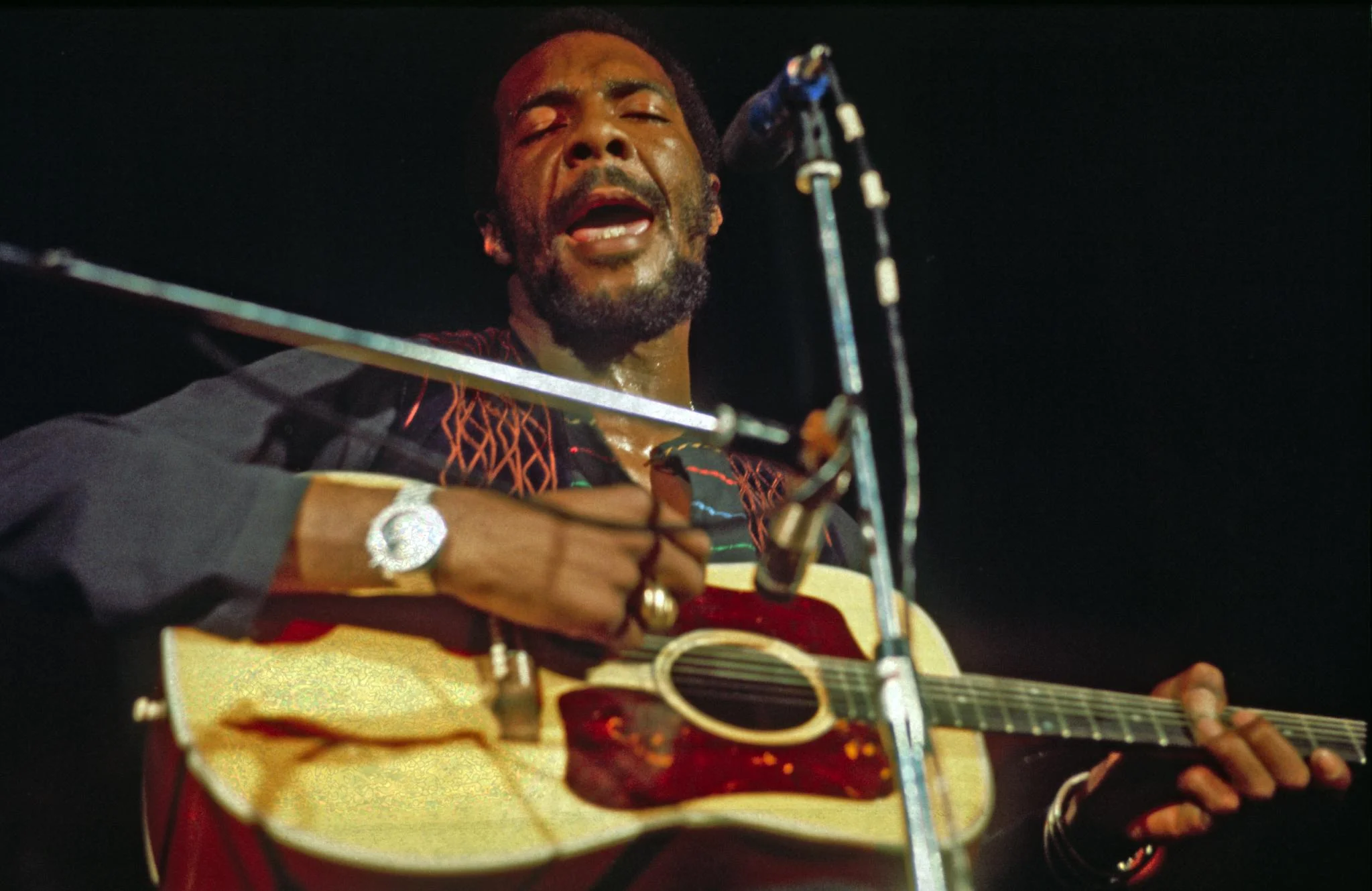 Richie Havens performs live at Musikhalle in Hamburg, Germany, May 1972 [Heinrich Klaffs / Wikimedia Commons]
