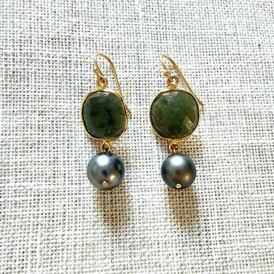 DeepGreenSapphire+PearlsEarrings#2.jpg