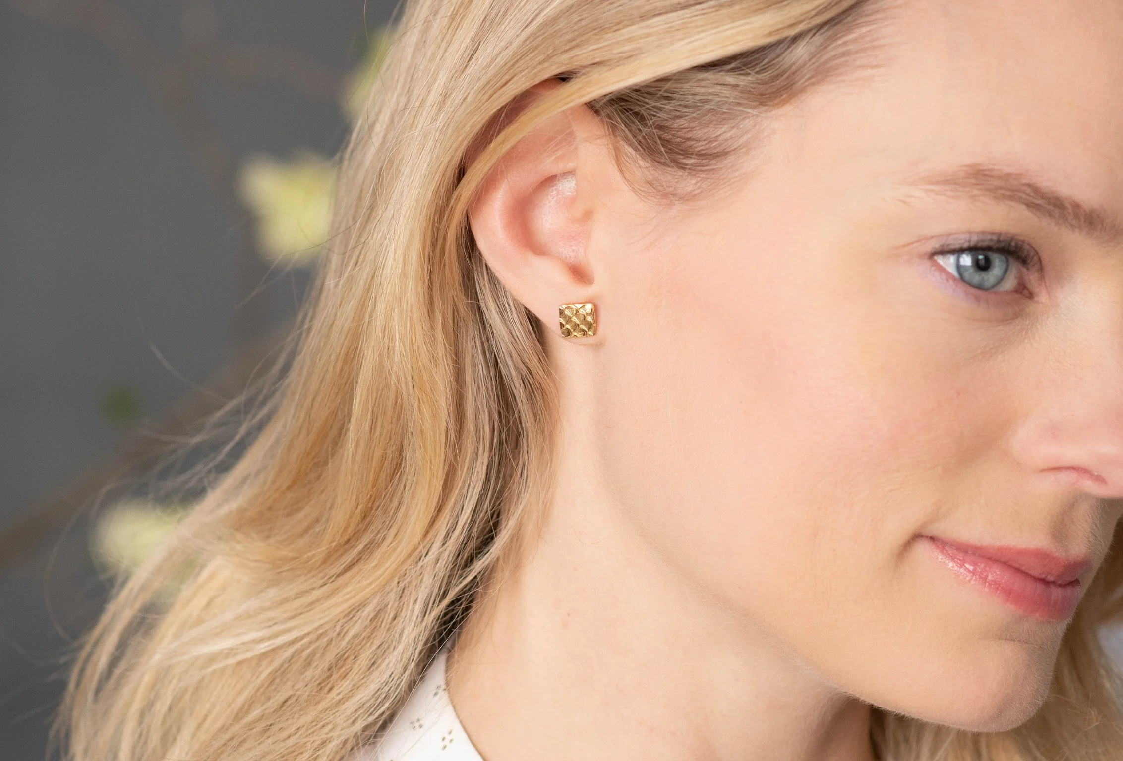 Scales Texture Studs2.jpg