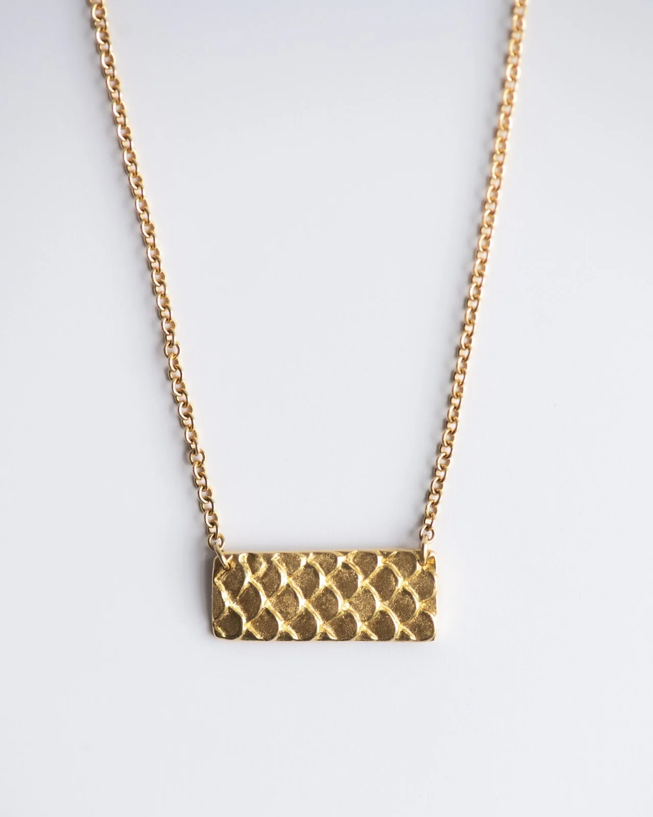 Scales Texture Bar Necklace3.png