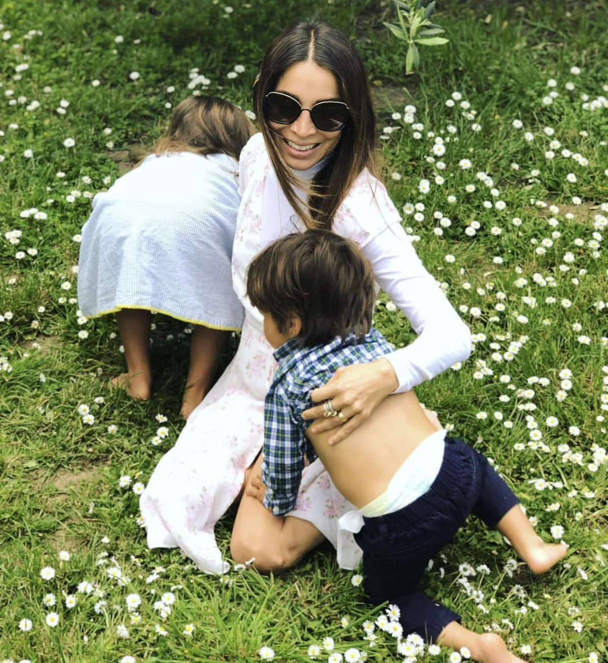 Claudia with her 2 children. @vertlybalm
