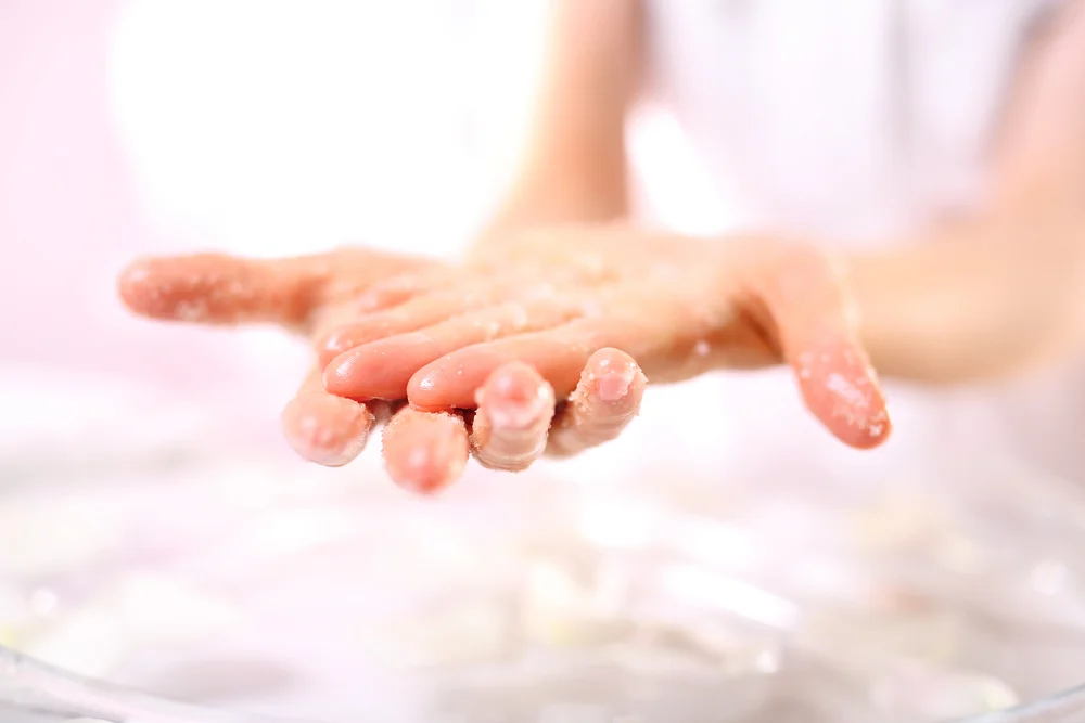 Vine-Vera-Cleanse-Your-Pores-with-Sea-Salt-Hand-Scrub.jpg