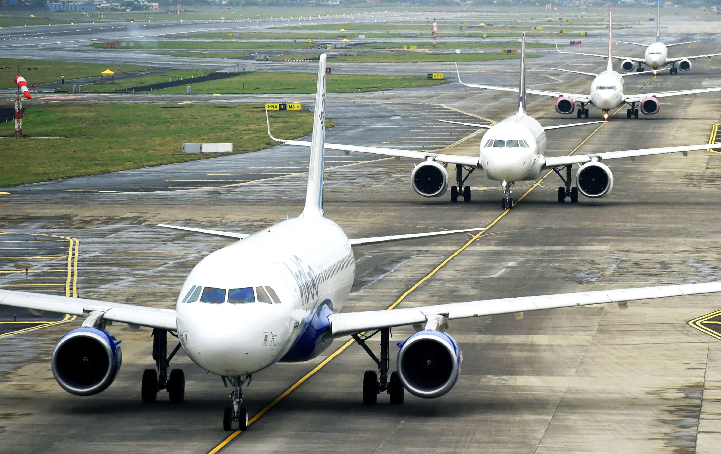 Airplane-Queue-969044282.jpg