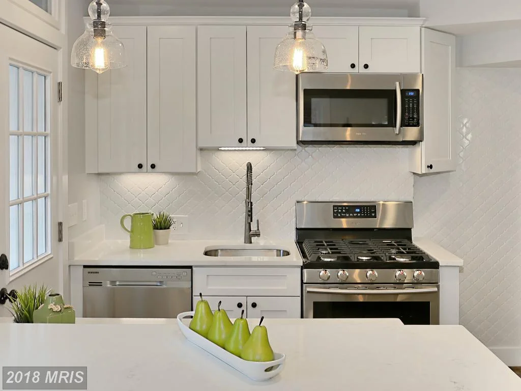 Manning 3035 - kitchen 6.jpg