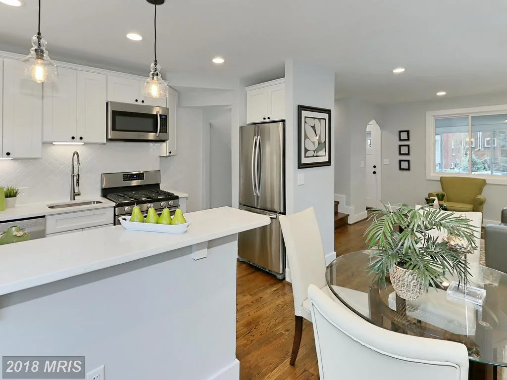 Manning 3035 - kitchen.jpg