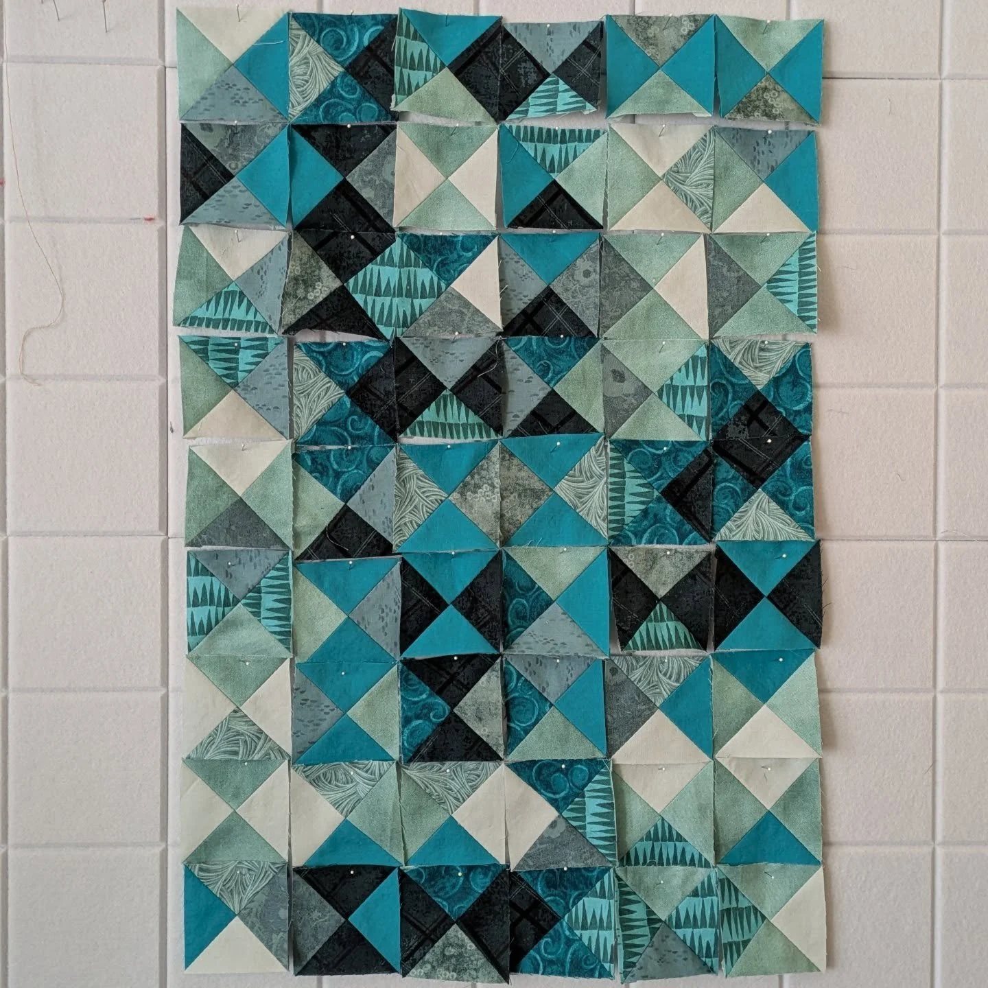 I have a lot of leftover material from the aqua project. I've been Handstitching these squares without a specific plan. I like how they look in this layout. I may be ready to switch to machine sewing tho. 😊