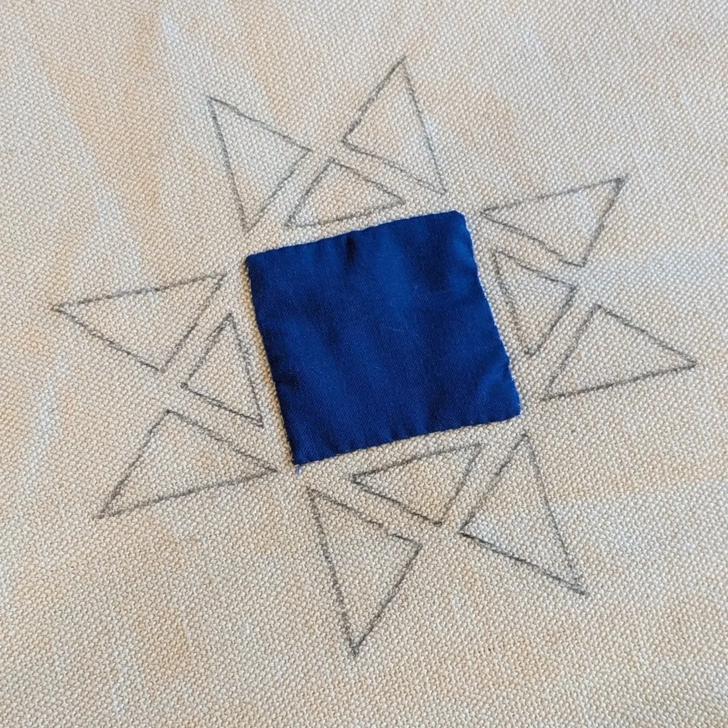 I feel so much love and respect for heritage crafts. Preserving and sharing traditional ways and learning about their makers helps us know where we come from and who we are. 
.
Today I spent the afternoon at @swanarosepdx learning about Khayamiya app