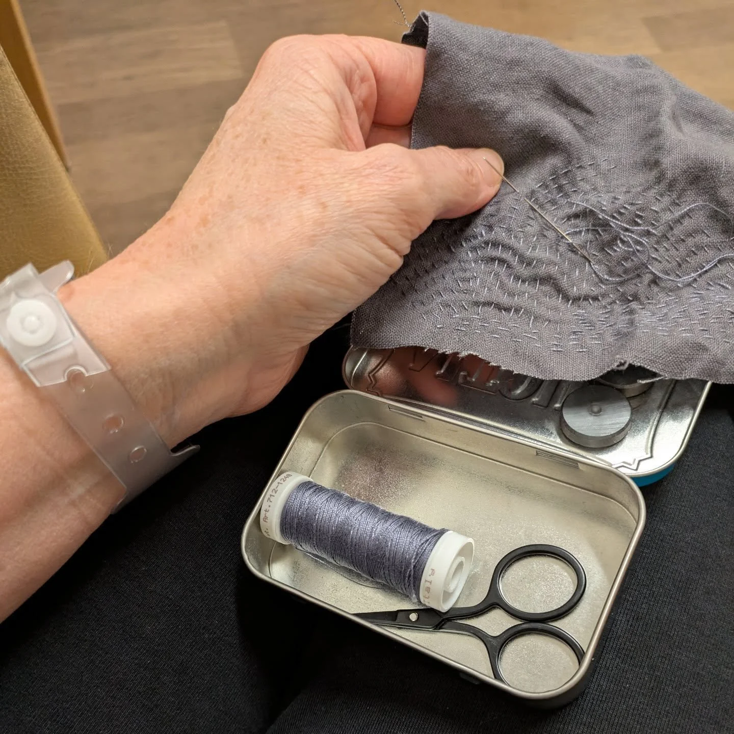 I took a little stitching kit with me to the MRI waiting room yesterday. It helped to have something for my hands to do while waiting as I had thoroughly freaked myself out about getting this test (which BTW was not so bad, I was well taken care of, 