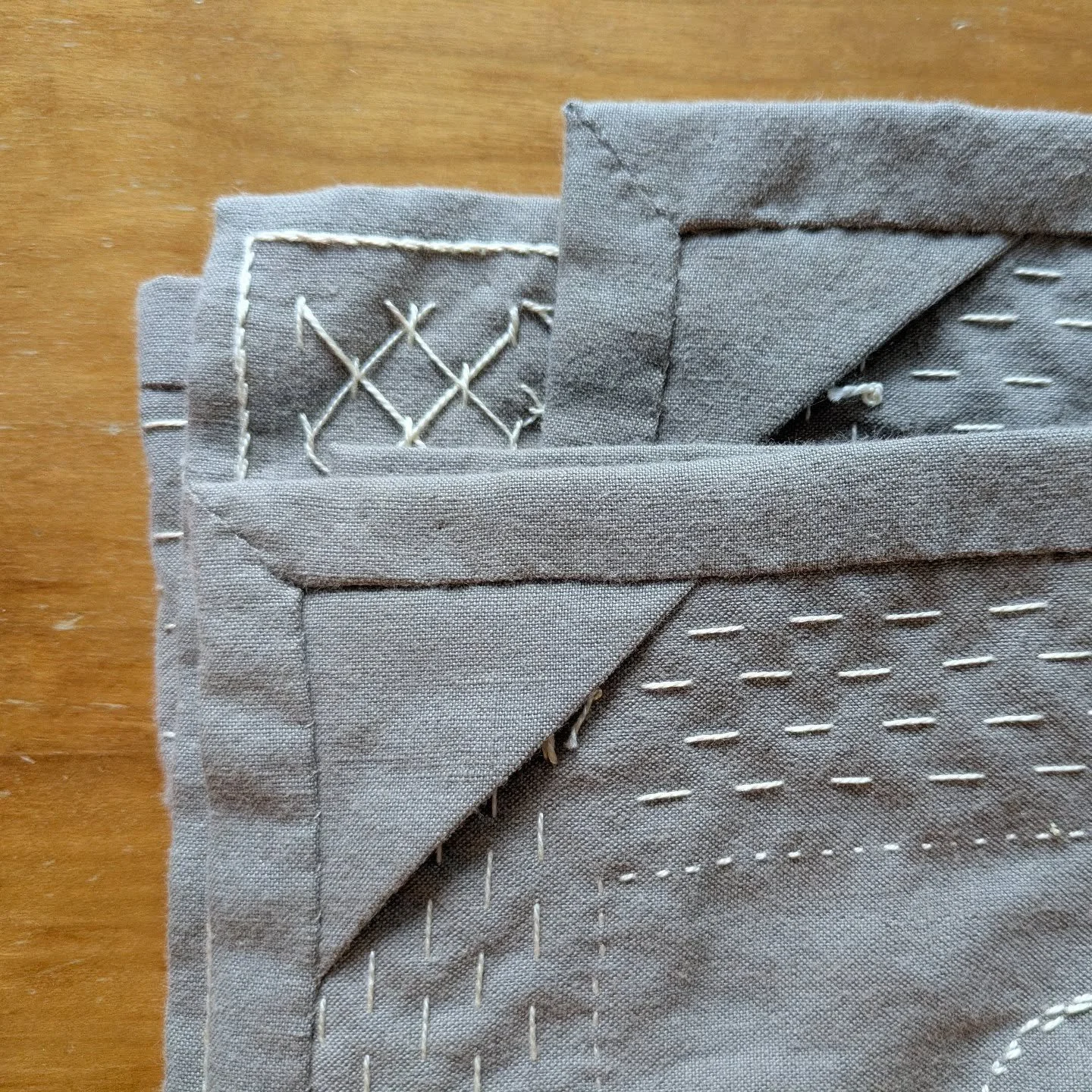 I'm listening to @brandicarlile 's memoir Broken Horses and trying to savor it chapter by chapter. Like, I don't want to listen to too much because it gets me closer to the end and I don't want it to end. 
.
Her soulfulness gets to me in the best pos