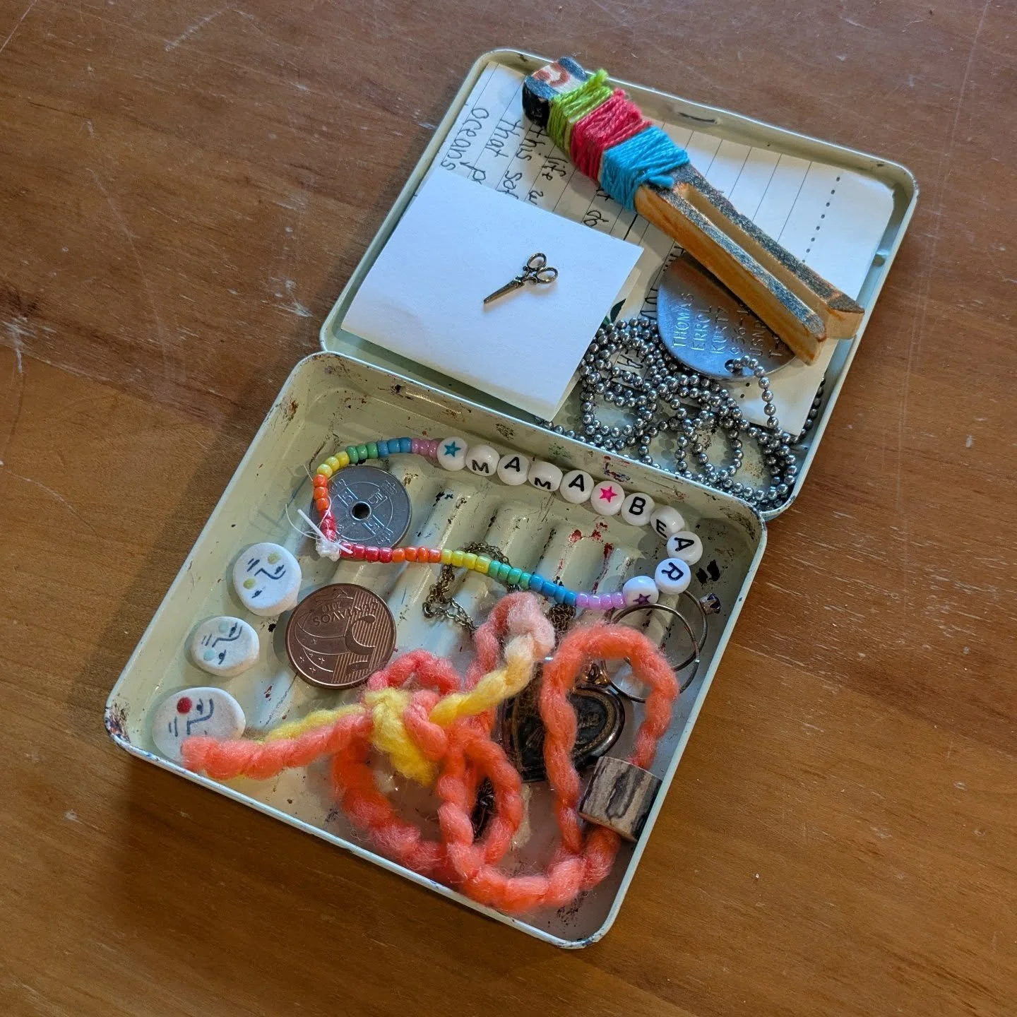 ✨✨My treasures✨✨
How about we just look at this little pile of trinkets (and some might say trash) and be delighted, just for a minute. It's no secret how I got my magpie tendencies - I come from a family of collectors and savers. 
.
But why? 
.
For 