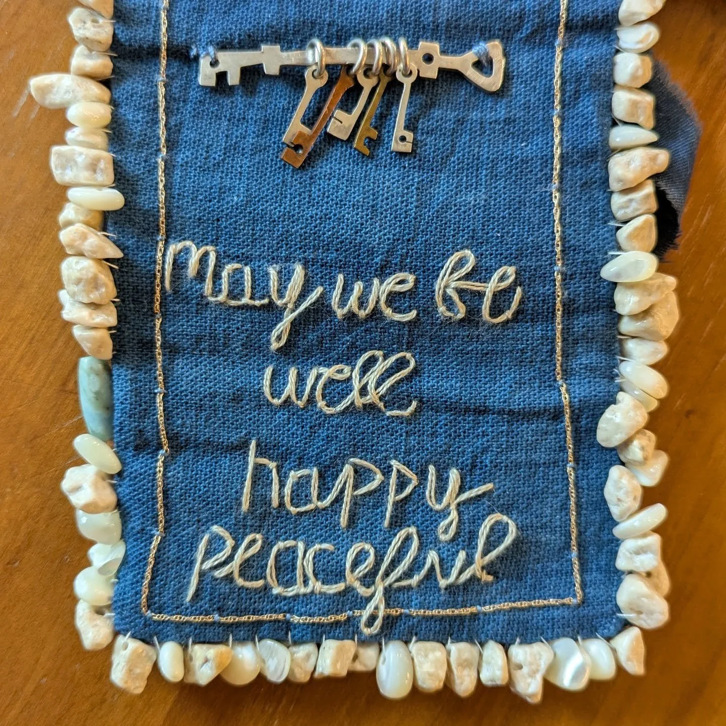 Finished, for now, my oratory for loving-kindness. 
.
@aitorsaraiba 
@tatterbluelibrary 
#pocketshrine
#pocketoratory