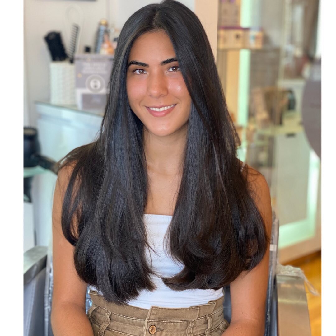 Switching things up 🤩. Love to do makeovers, Don&rsquo;t these layers look gorgeous on her 😍? #longhaircut #longlayers #longhairstyle #brunnettehair #trendyhairstyles #transformacion #hairofinstgram #njhairsalon #unisexsalon #modersalon #trusshair 