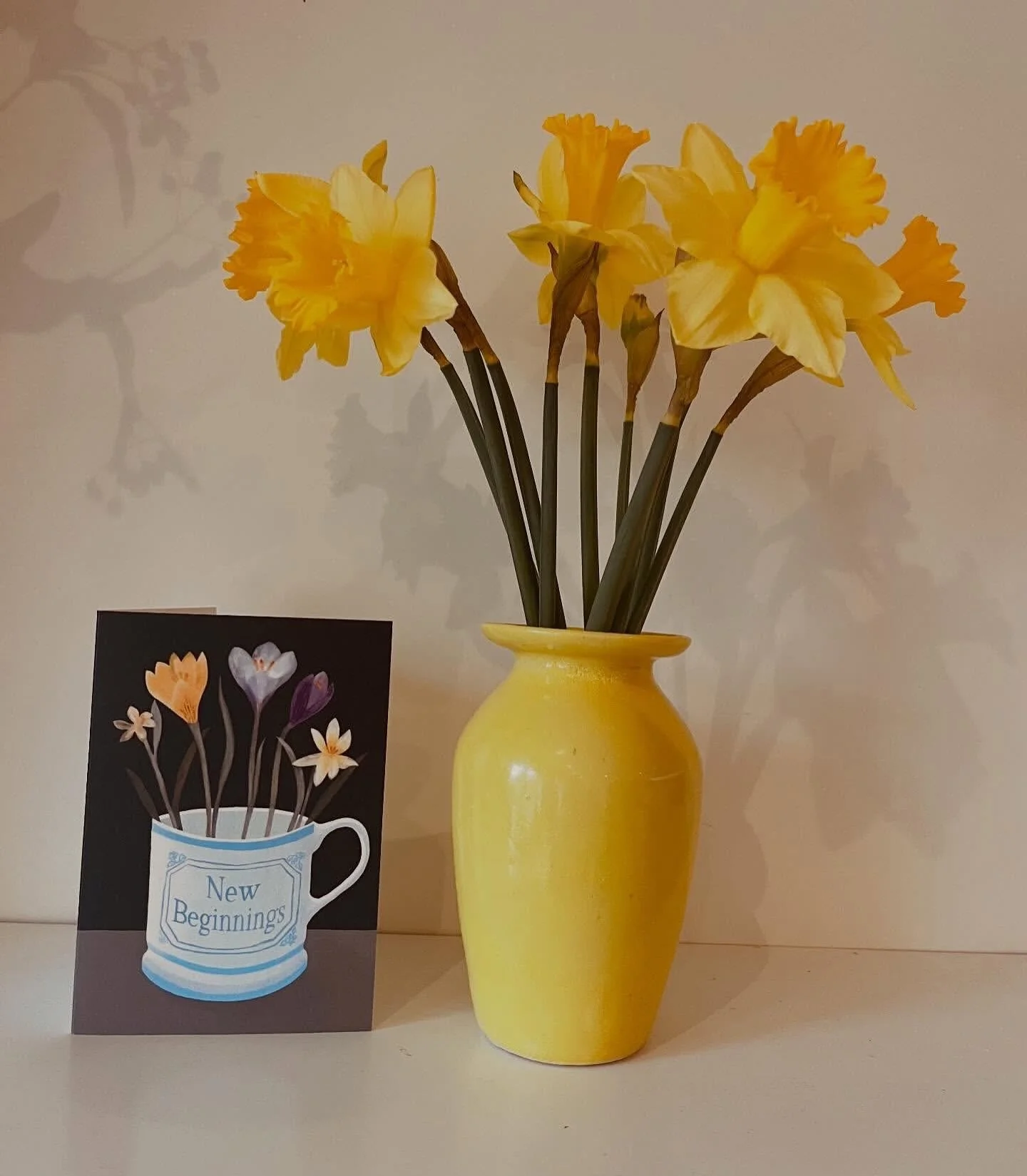 credit @traynor.luc &bull; 

I&rsquo;m going vase-tastic, I&rsquo;ll post soon! &hellip;.. But starting with my trademark yellow vase to spread a little happiness! It&rsquo;s the Thriplow daffodil festival this weekend and apparently a bumper crop!