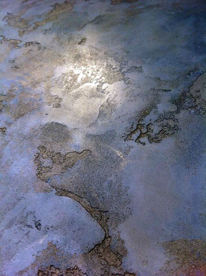 travertino polished plaster feature with anique silver wax walls modern kitchen interior designs 5.