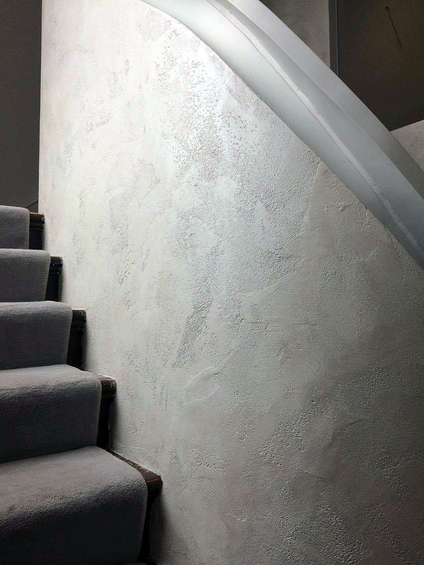 bespoke+travertino+polished+plaster+renovated+stairs+modern+look+unique+fabulous+finishes+uk+tammara+mattingly+3.jpeg