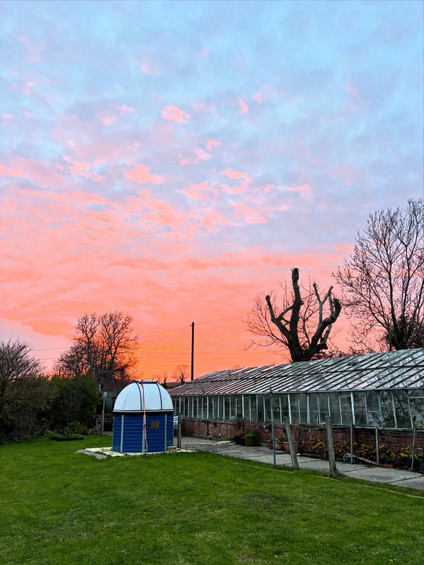 Nadolig Llawen - Nadolig Llawen Oddi wrth bob un ohonom yma Plas Bodfa a'r Arsyllfa Busby - Braden Observatory 💫