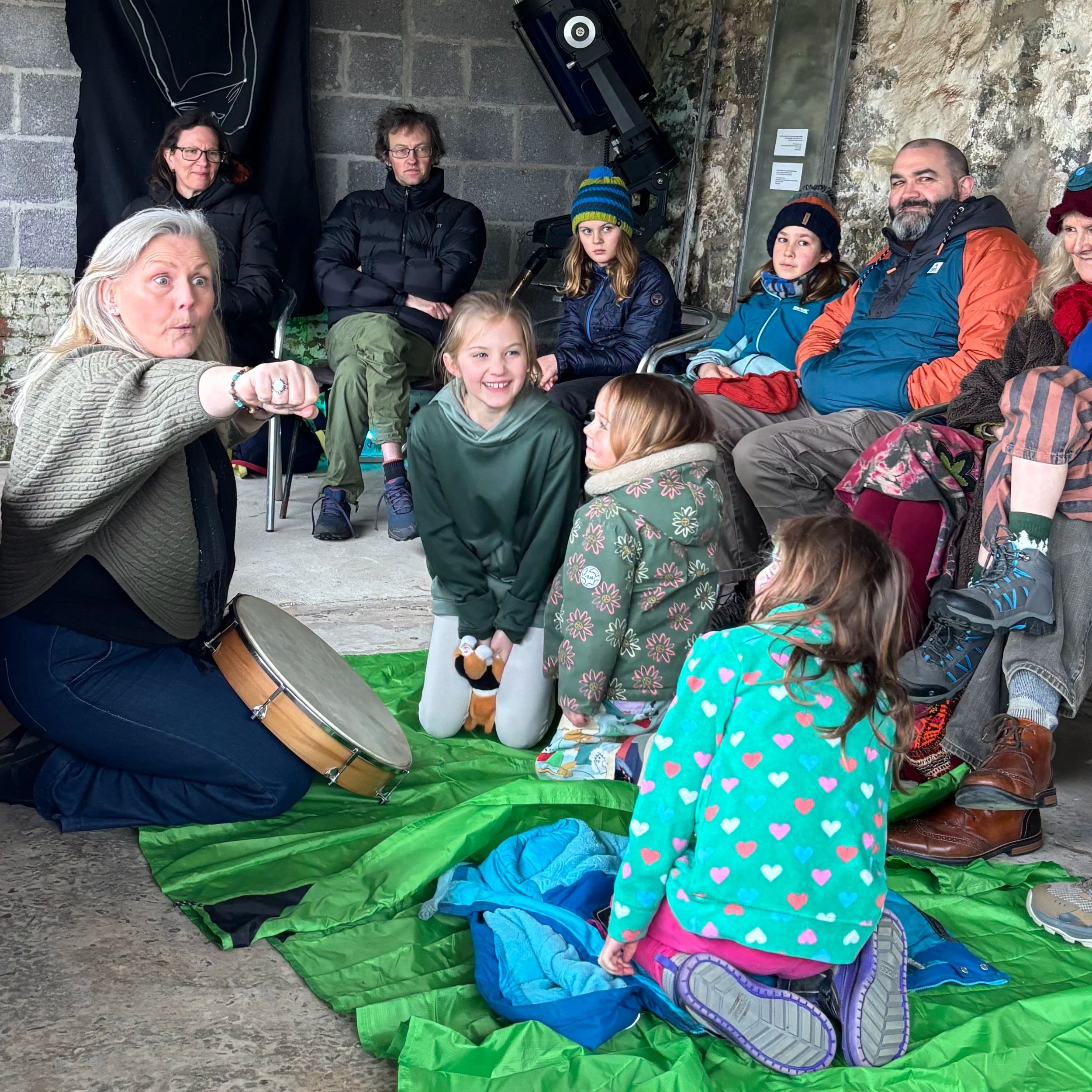 Straeon Cytser Teuluol gyda Gillian Brownson