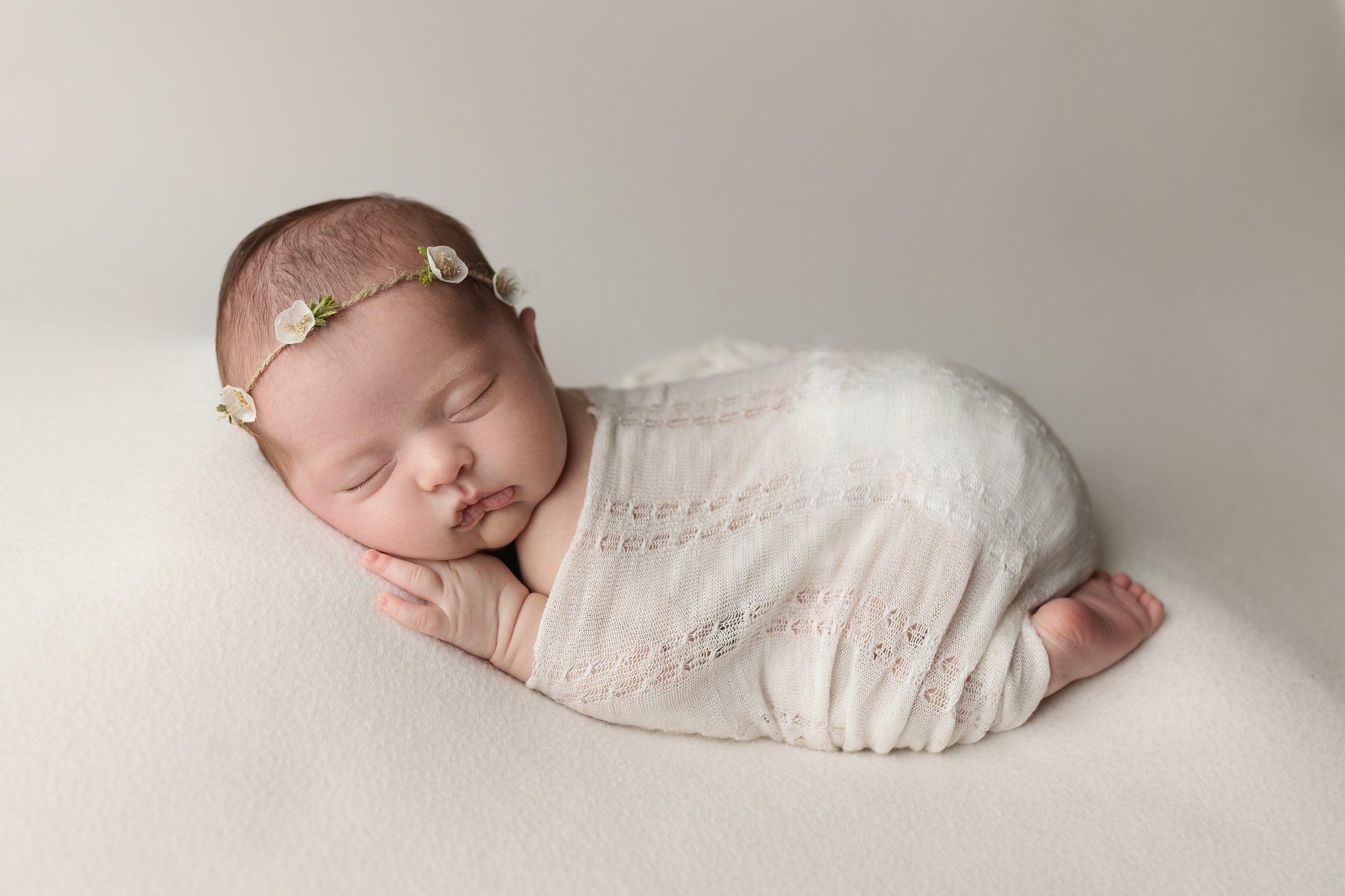 newborn photo studio, baby girl