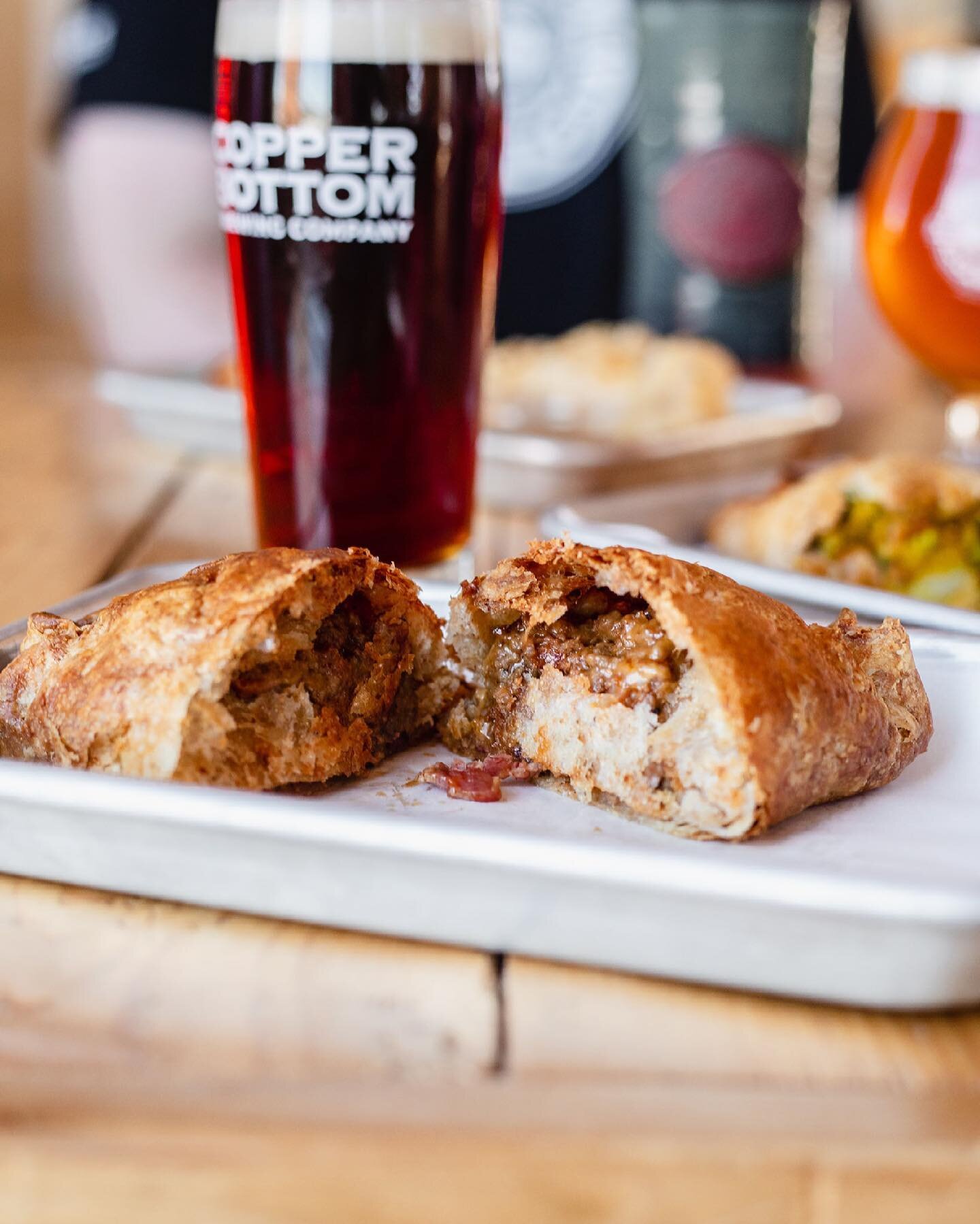 Starting this week, we're offering a new daily special in the taproom! On Wednesdays, you can grab a pint and a Handpie of your choice for just $15. 

#HandpieHighFives