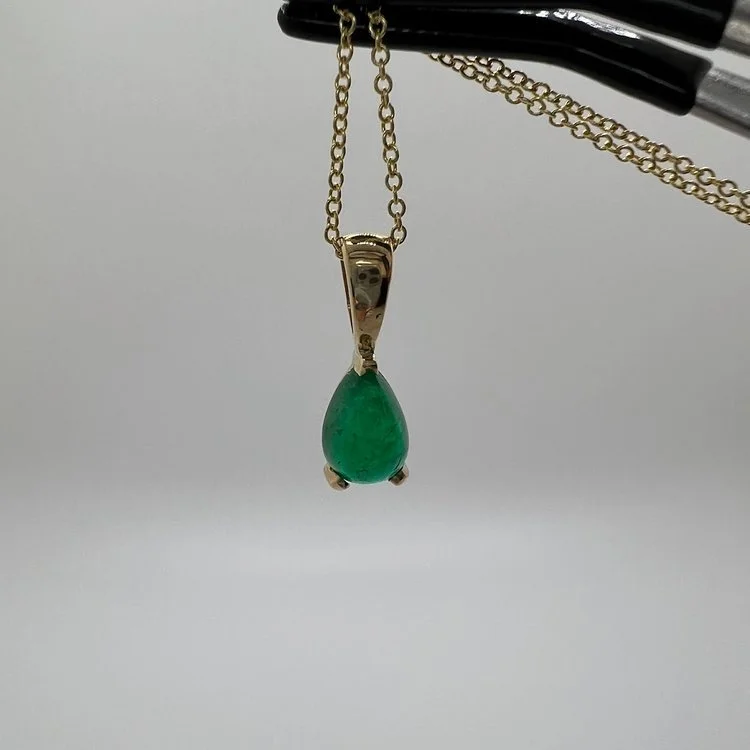 18KY Emerald Pendant and Chain