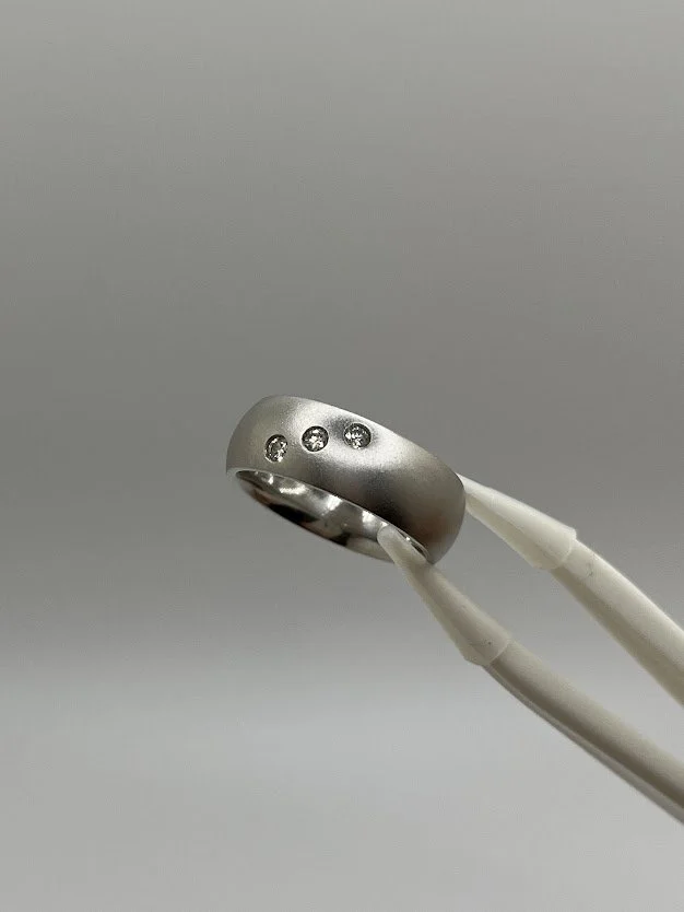 Tri-Diamond Gold Band