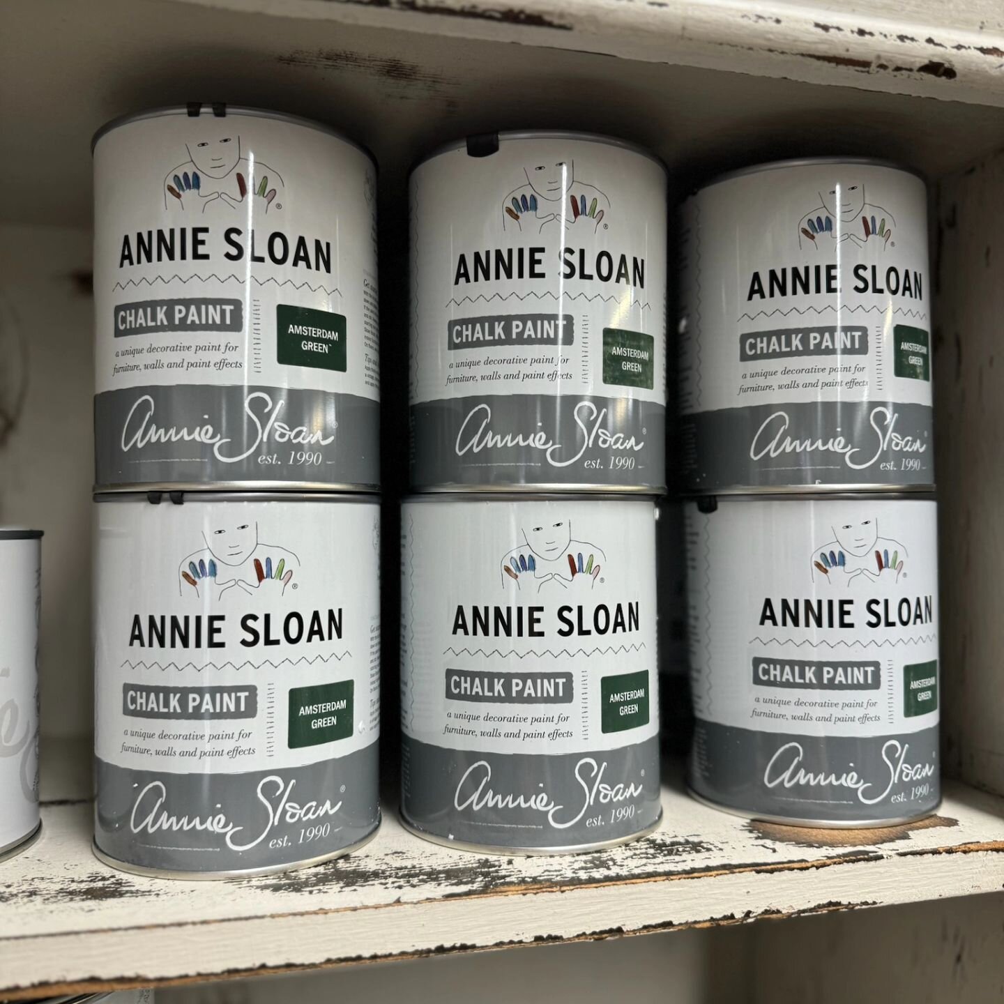 #anniesloanchalkpaint #amsterdamgreen #bozemanmontana #chalkpaint #chalkpaintedfurniture 
AMSTERDAM 💚 GREEN
back in stock!!!!
